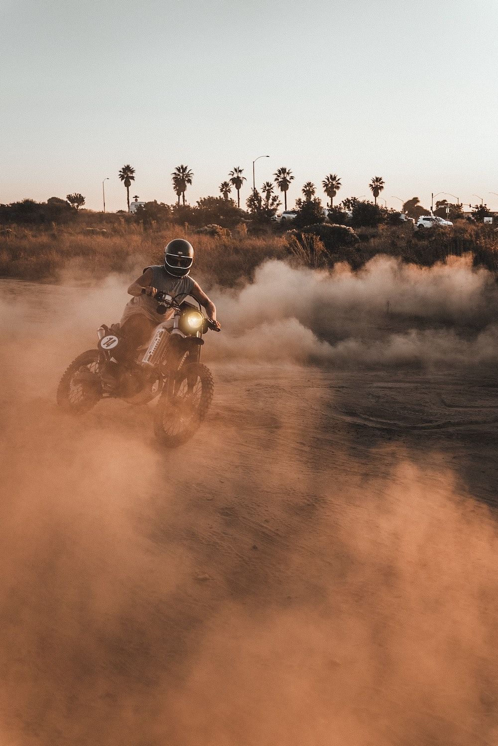Motocross, Staubwolke, Palmen, Wüste, Sonnenlicht, HD, Hintergrundbild fürs Tablet