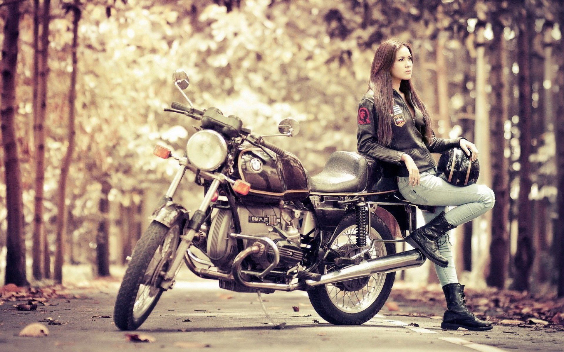 Oldtimer-Motorrad, BMW, Frau, Lederjacke, Allee, Herbst, Full HD, MacBook-Hintergrundbild
