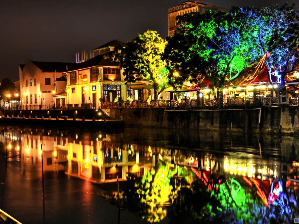 Uferpromenade, Nacht, Lichter, Spiegelung, Bunte Beleuchtung, Hintergrundbild fürs Tablet