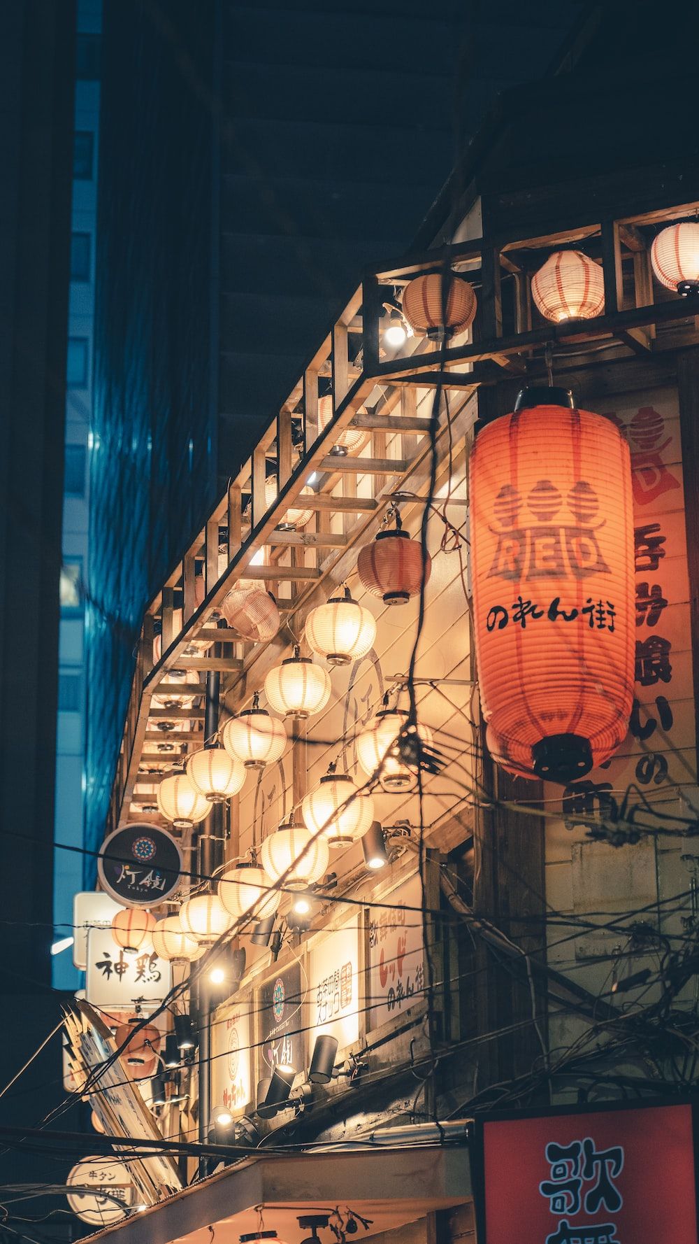 Japanische Gasse, Papierlaternen, Nacht, Japan, Restaurant, HD, iPhone-Hintergrundbild