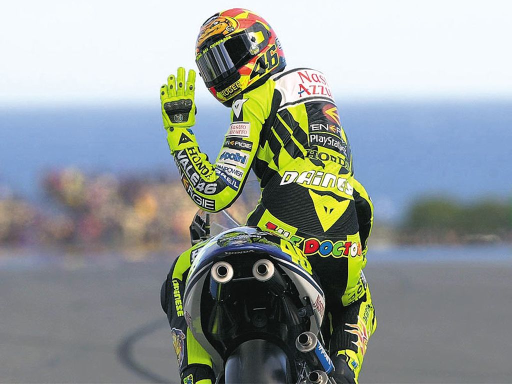 Valentino Rossi, MotoGP, Rennfahrer, Jubel, Gelber Helm, Rennstrecke, Hintergrundbild fürs iPad