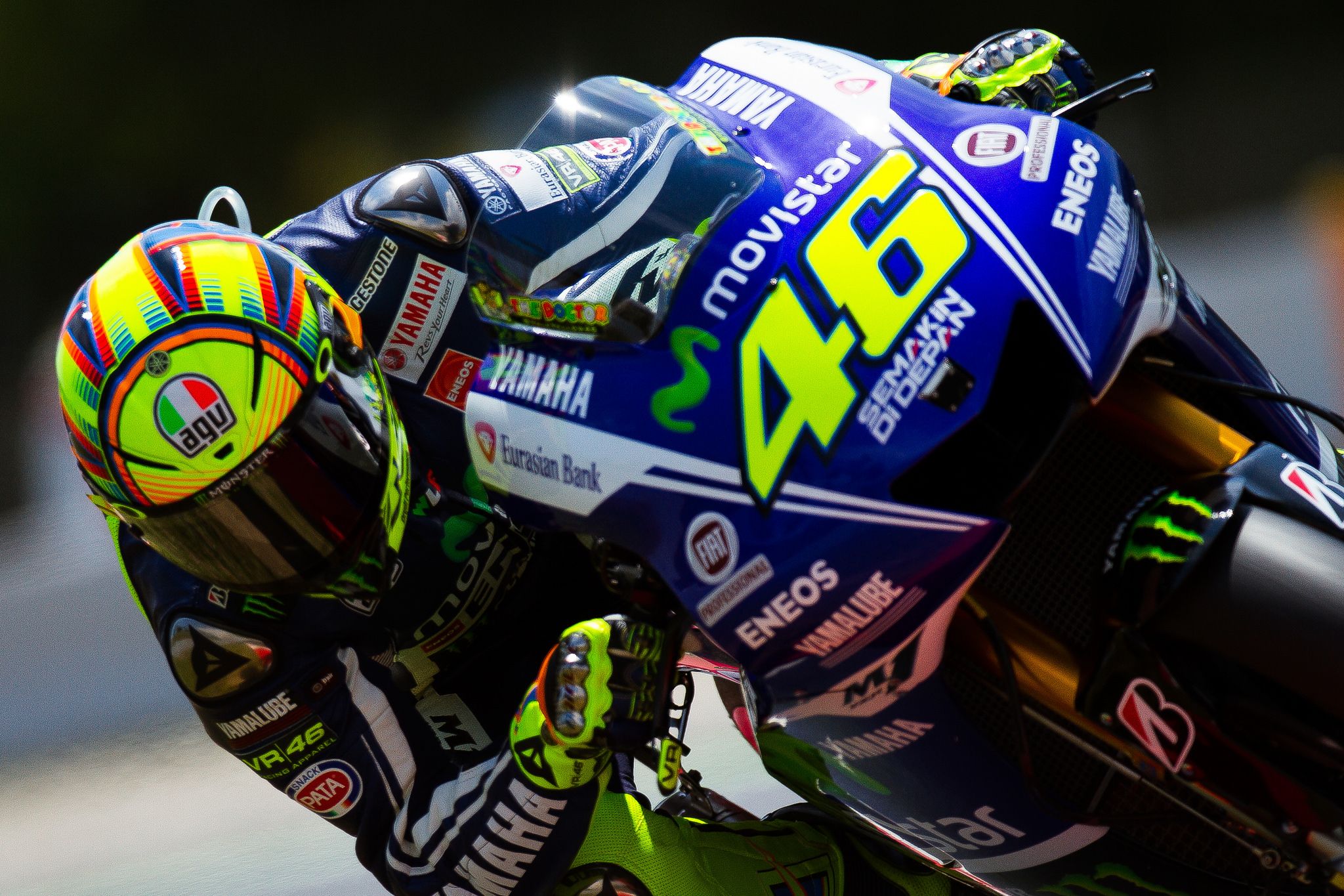 Valentino Rossi, Movistar Yamaha, Startnummer 46, Bunter Helm, Nahaufnahme, Schräglage, Full-HD-Hintergrundbild