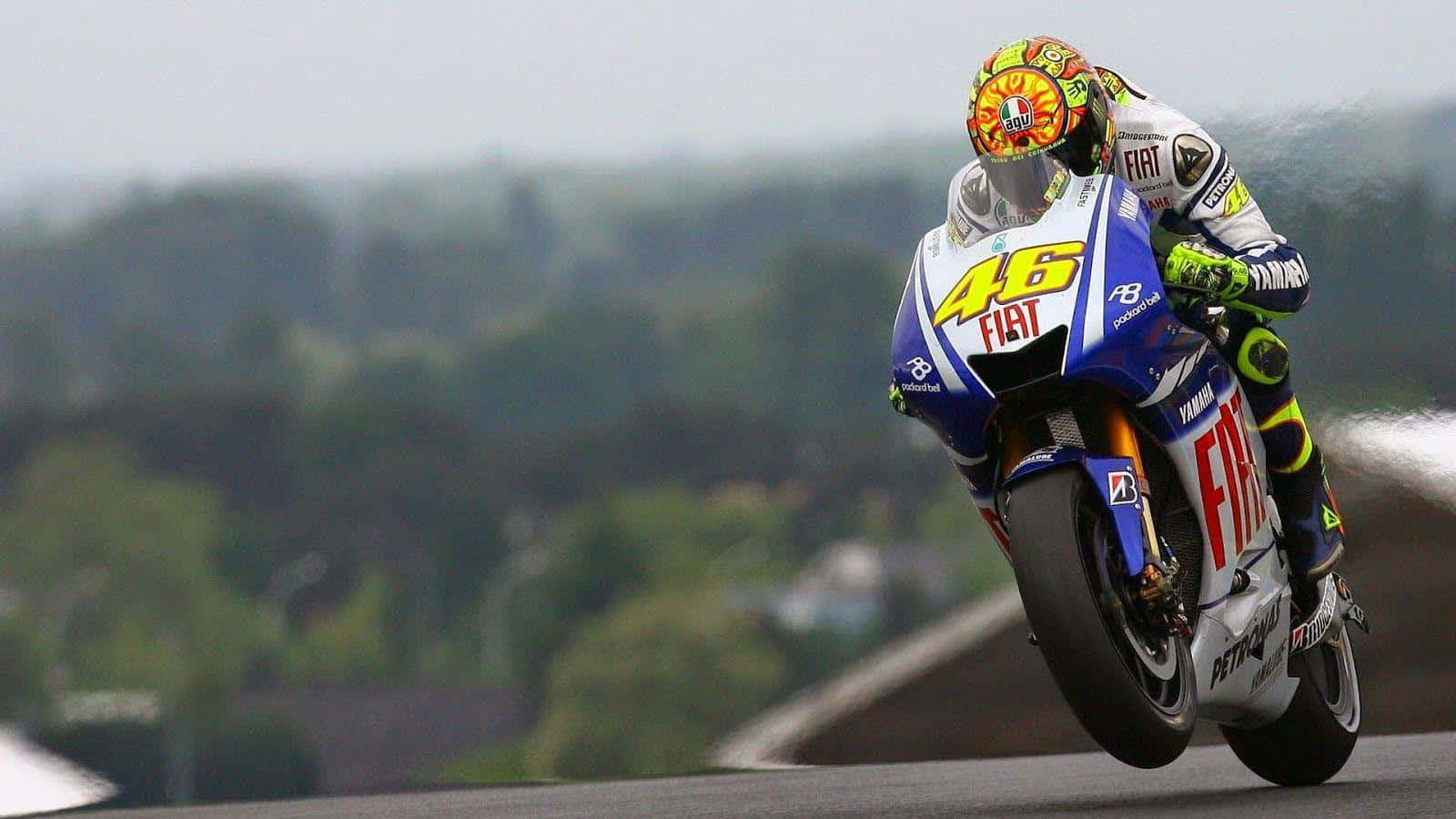 Valentino Rossi, Fiat Yamaha, Wheelie, Rennstrecke, Bäume, MotoGP, HD-Hintergrundbild für PC