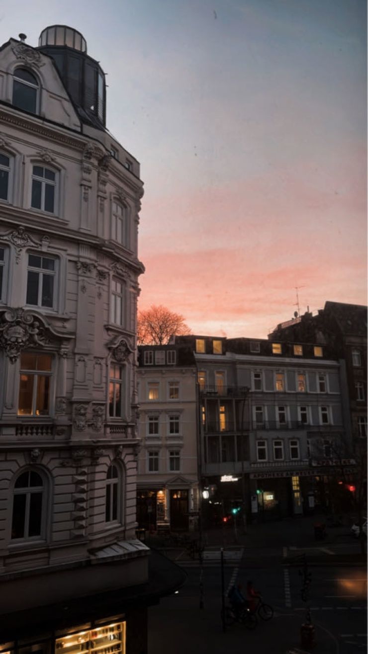 Altbau, Eckhaus, Dämmerung, Rosa Himmel, Stadt, HD, Handy-Hintergrund im Hochformat