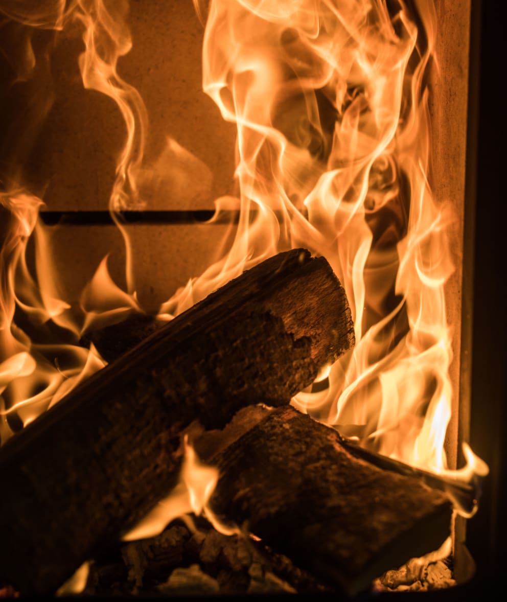 Kaminfeuer, Holzscheite, Flammen, Glut, Wärme, HD, Hintergrundbild fürs Tablet