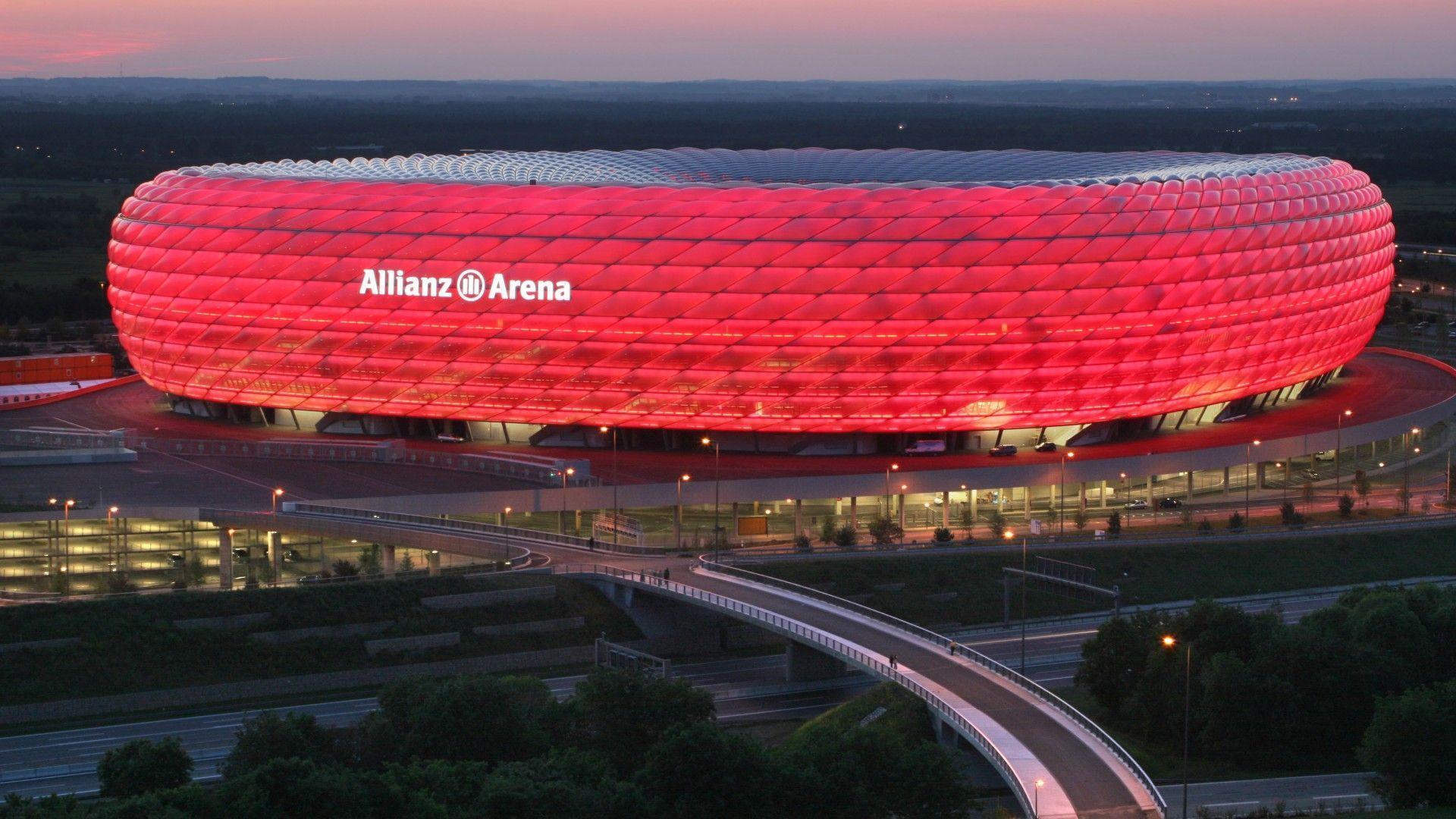 Allianz Arena, Luftaufnahme, Rote Beleuchtung, Abenddämmerung, Straßen, Full HD, Breitbild-Hintergrundbild