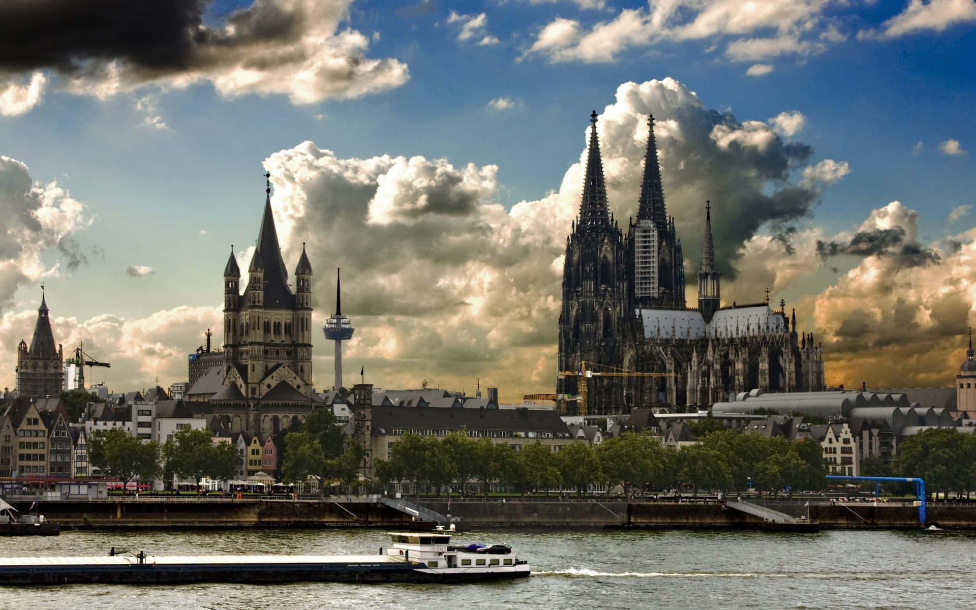Kölner Dom, Groß St. Martin, Rhein, Köln, Altstadt, Wolken, Full HD, PC-Hintergrundbild