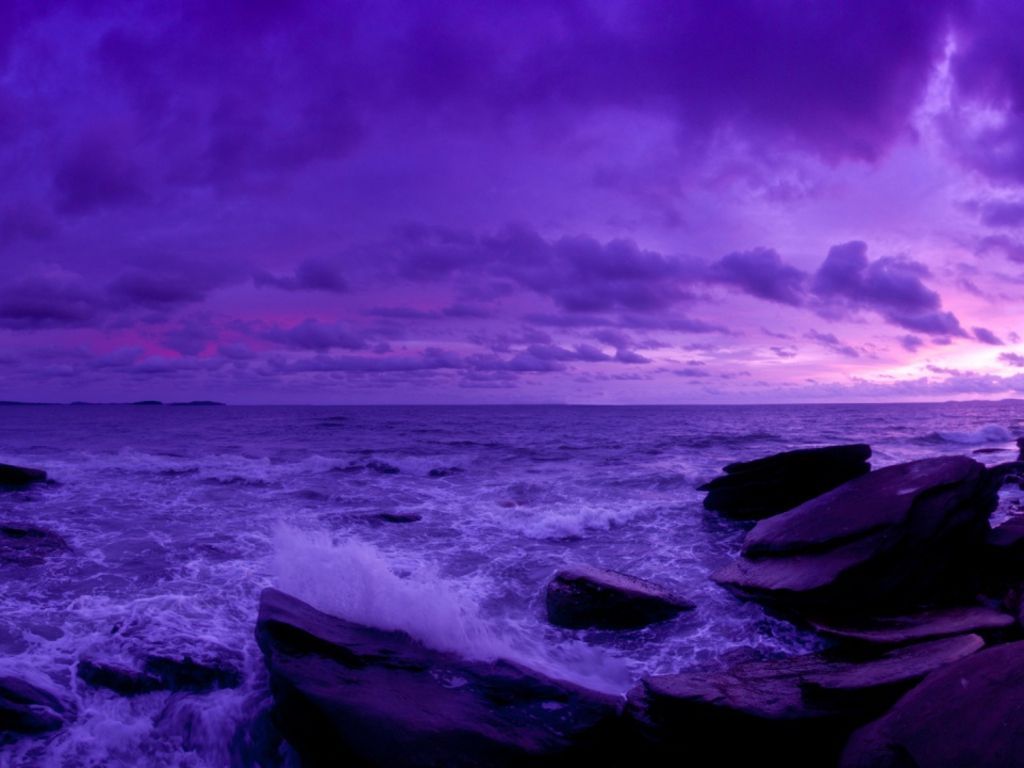 Meer, Felsen, Wellen, Lila Himmel, Wolken, Hintergrundbild für iPad und Tablet