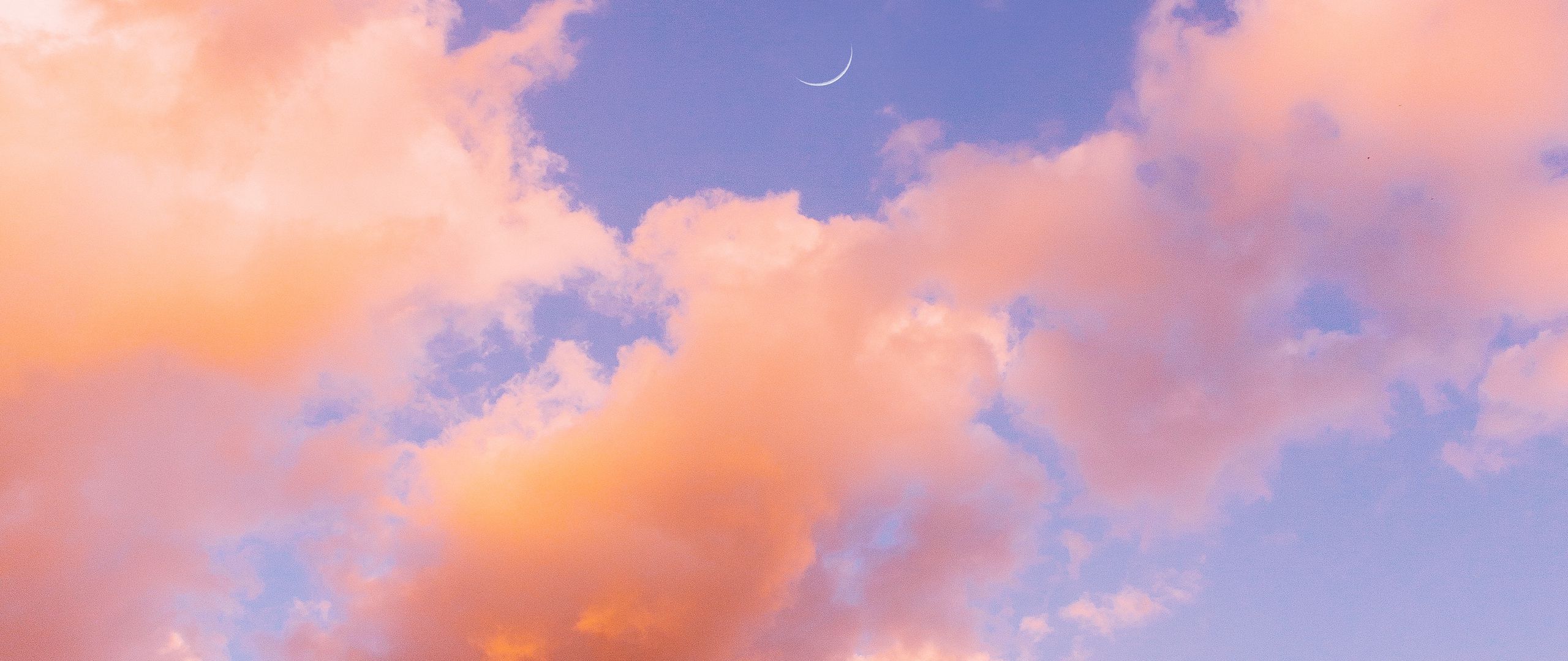 Wolken, Pfirsichfarben, Mondsichel, Pastellhimmel, 21:9, 2K-Hintergrundbild für den Desktop