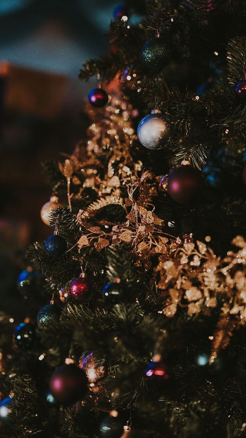 Weihnachtsbaum, Goldener Schmuck, Bokeh, Dunkel, Lichter, HD, iPhone-Hintergrundbild