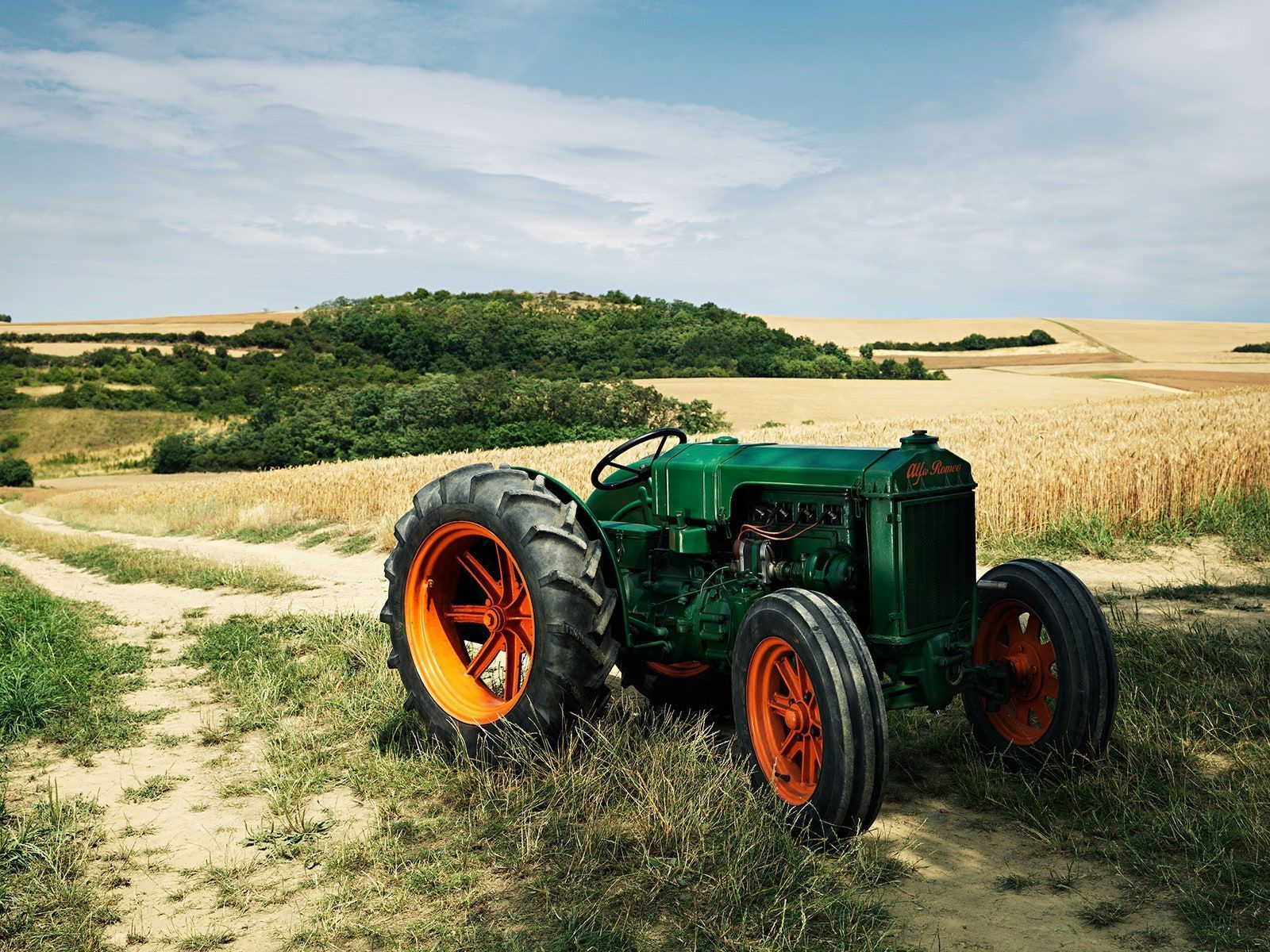 Oldtimer-Traktor, Grüner Traktor, Feldweg, Orange Felgen, Sommer, HD, Tablet-Hintergrund