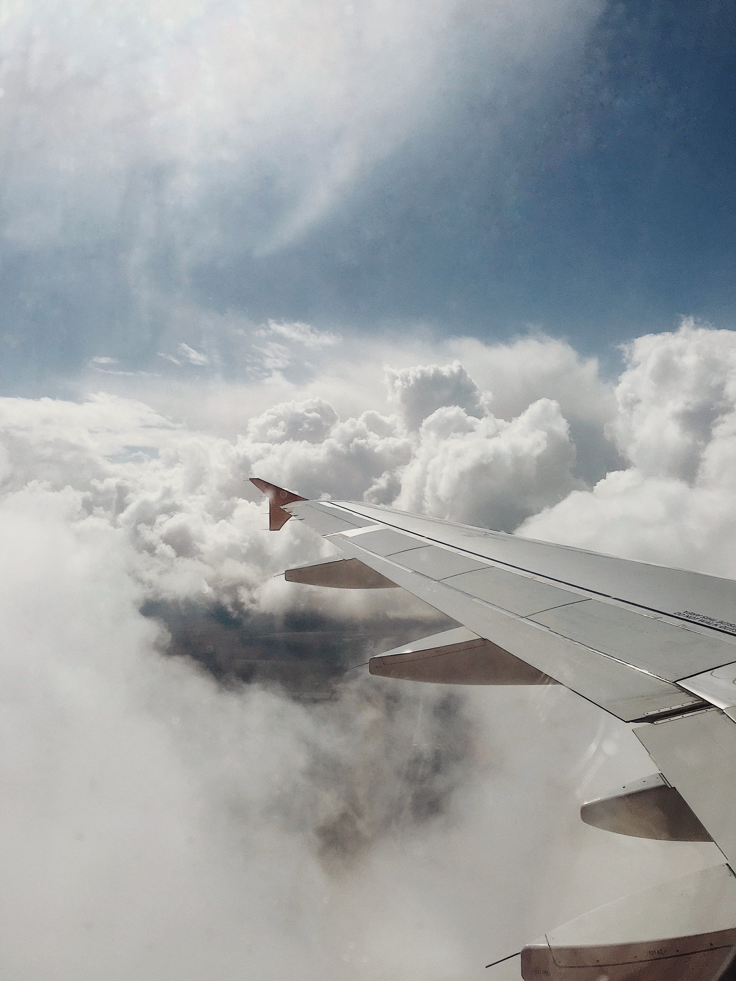 Flugzeugflügel, Wolken, Über den Wolken, Himmel, QHD+, iPad-Hintergrundbild