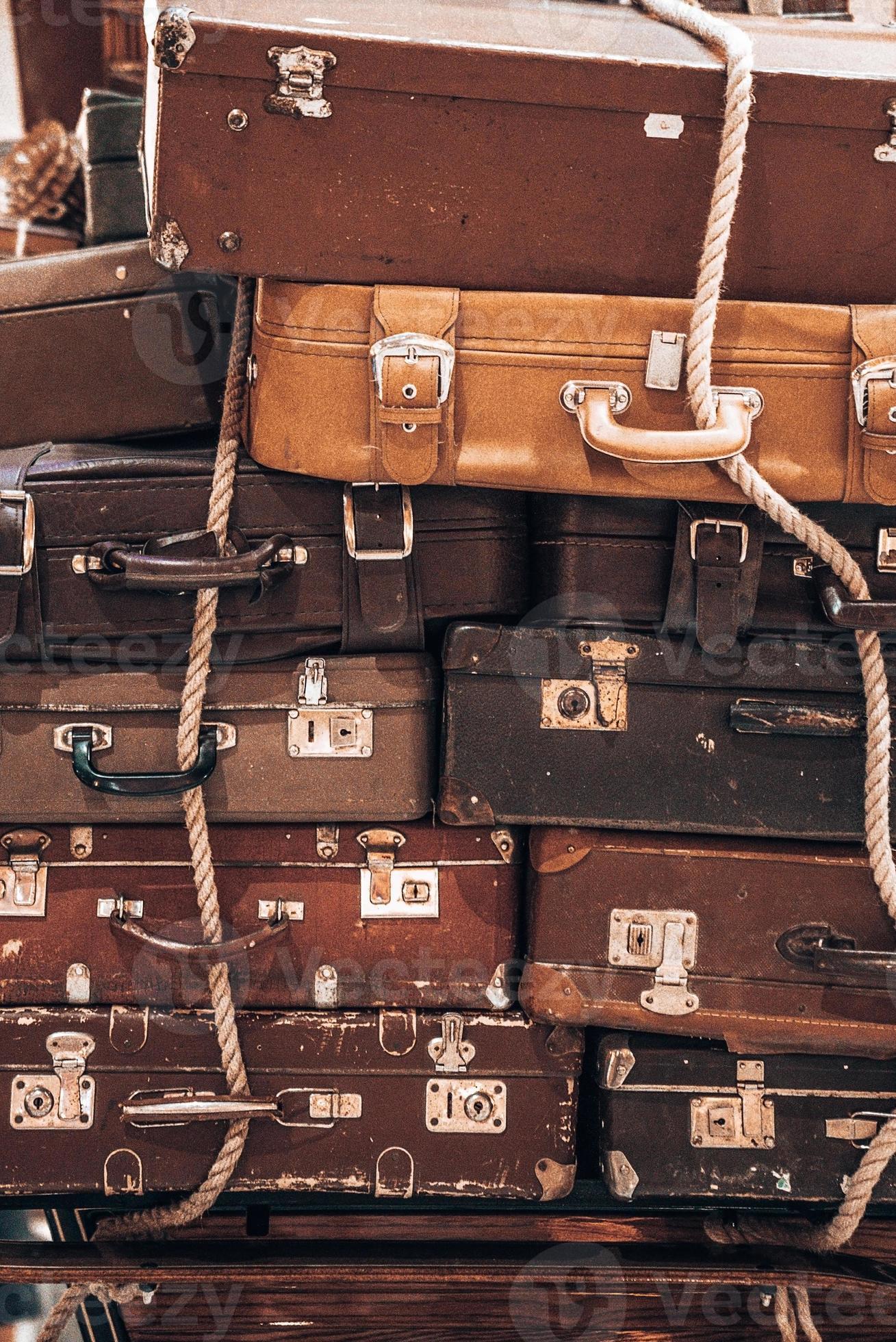 Alte Koffer, Kofferstapel, Seile, Vintage, Braunes Leder, Full HD, iPad-Hintergrundbild