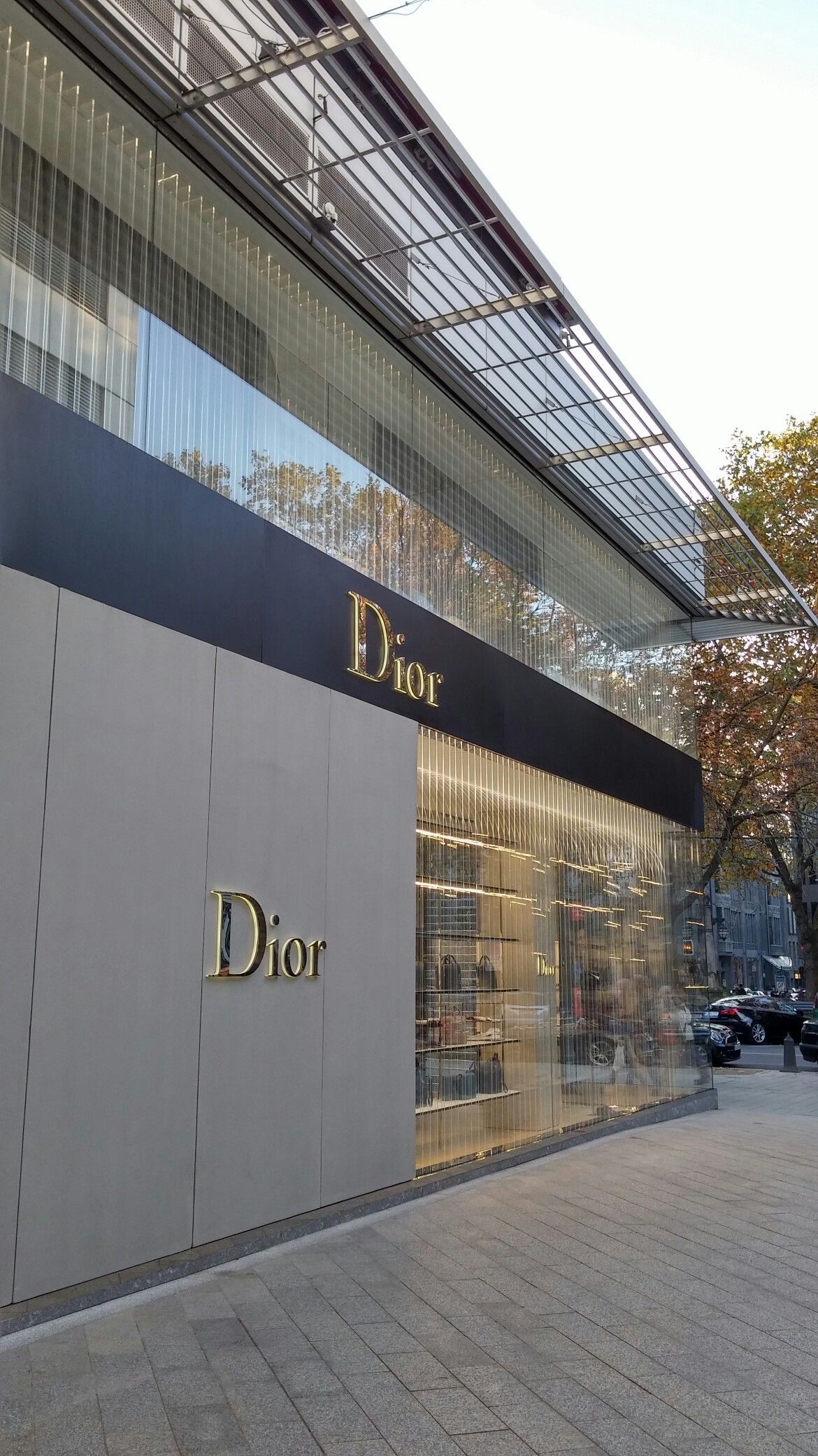 Dior, Boutique, Königsallee, Fassade, Hochformat, Full HD, Sperrbildschirm fürs iPhone