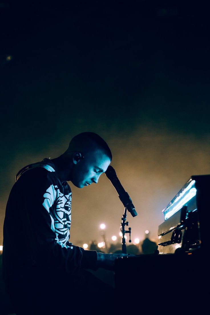 Musiker, Bühne, Konzert, Blaues Licht, Synthesizer, HD, Sperrbildschirm fürs iPhone