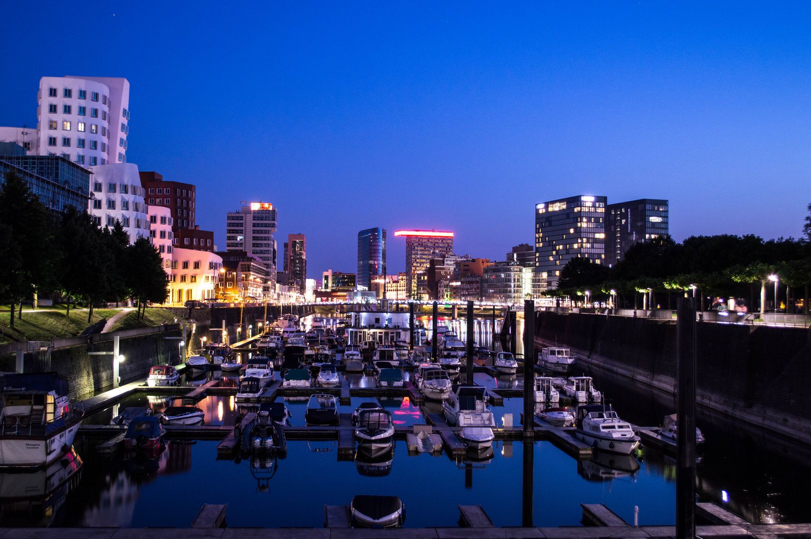 Medienhafen, Yachthafen, Blaue Stunde, Düsseldorf, Spiegelung, HD-Hintergrundbild für PC