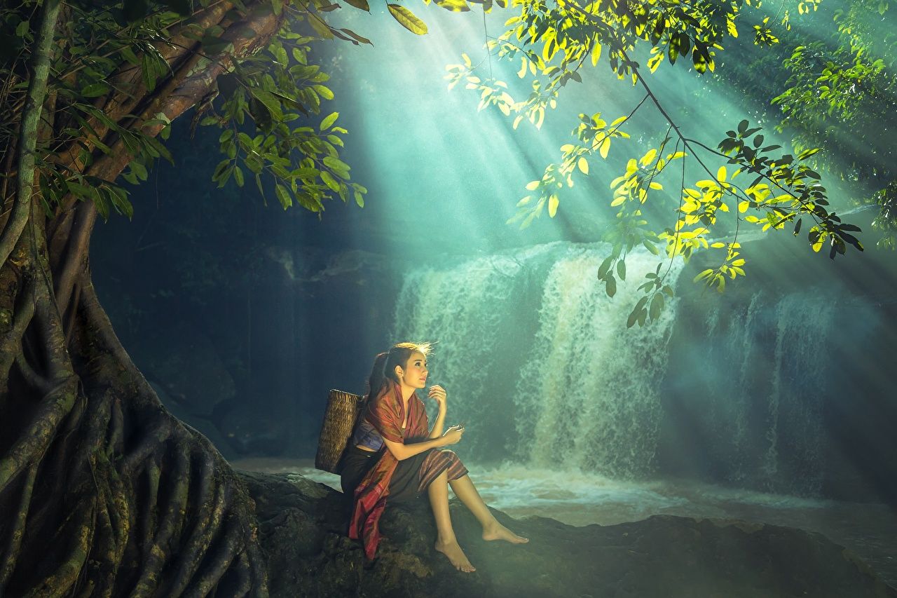 Frau, Wasserfall, Dschungel, Lichtstrahlen, Fantasy, Grün, HD, Laptop-Hintergrundbild