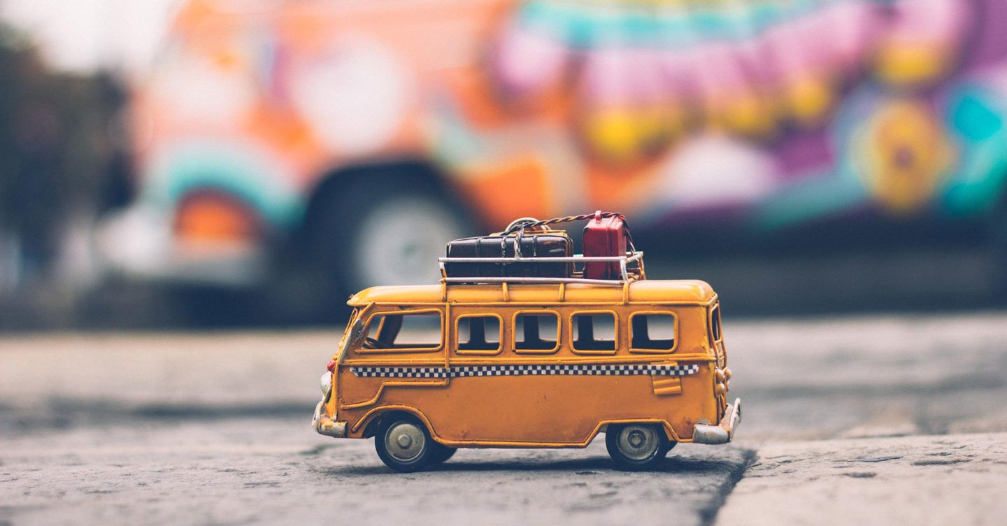 VW-Bus, Spielzeugauto, Gepäck auf dem Dach, Bokeh, Miniatur, Reisen, HD, PC-Hintergrundbild