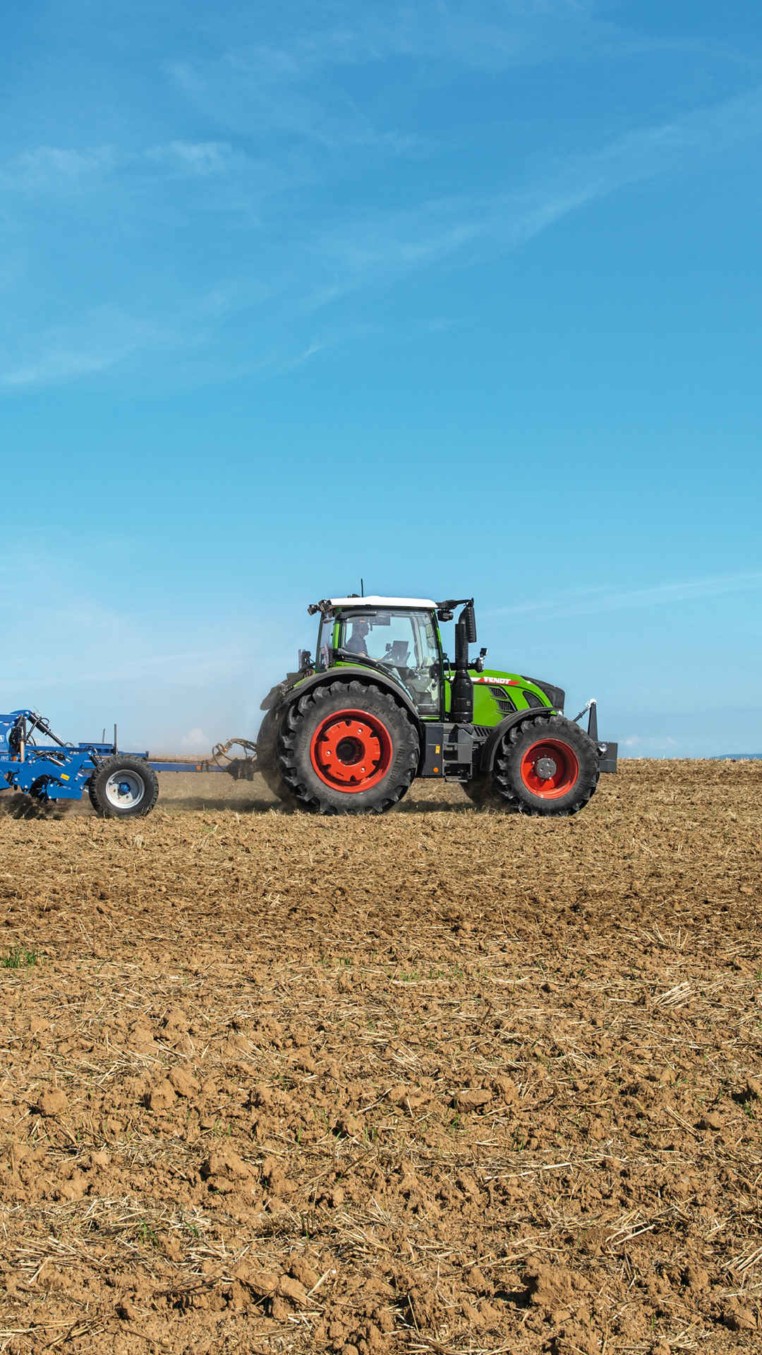 Fendt, Traktor, Acker, Blauer Himmel, Bodenbearbeitung, Full HD, Hintergrundbild fürs Handy