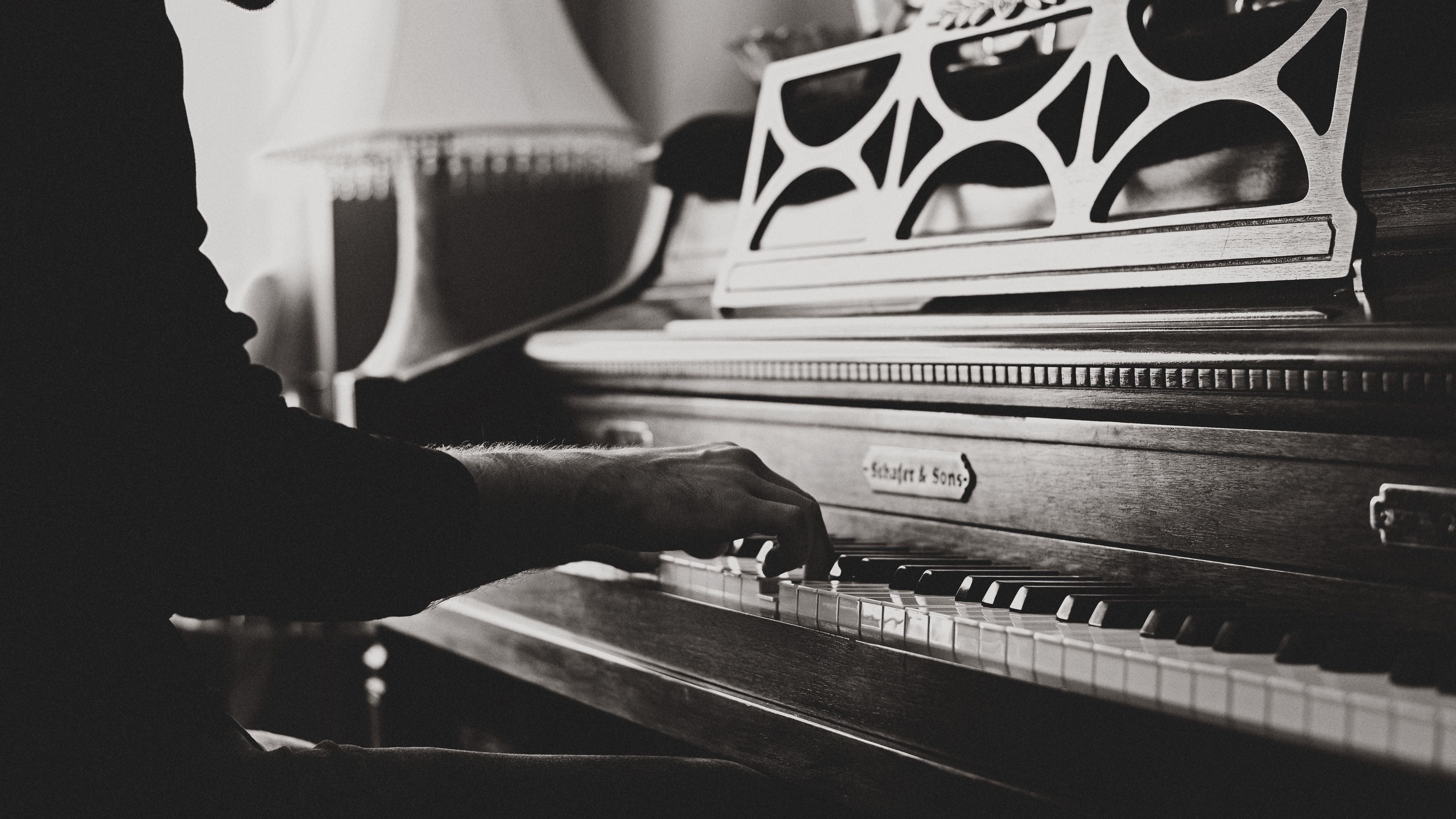 Pianist, Klavier, Notenpult, Schwarz-Weiß, Vintage, 4K 2160p, Desktop-Hintergrundbild