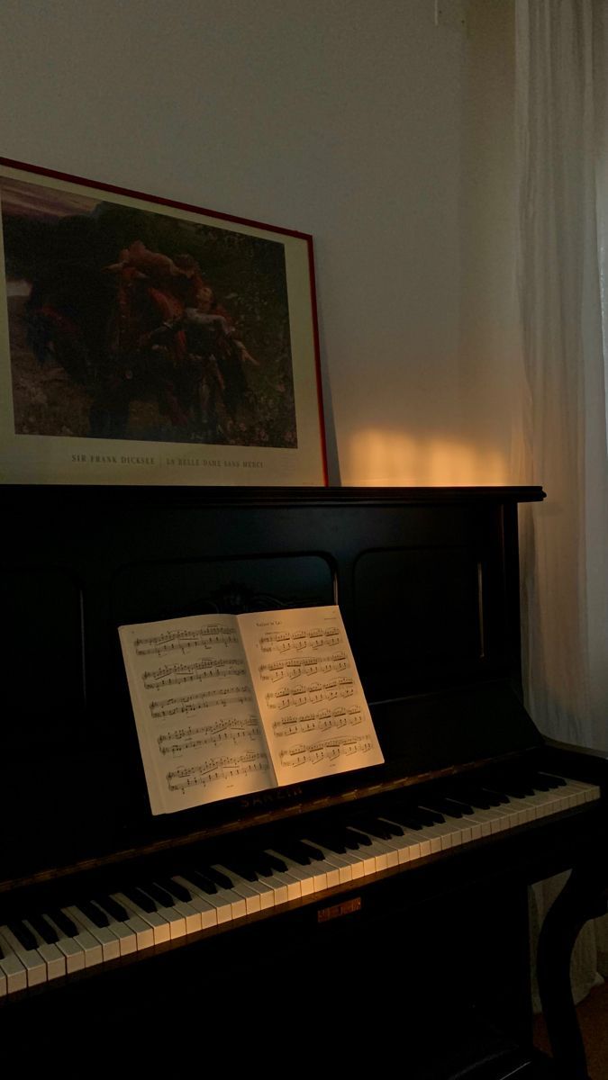 Klavier, Notenblätter, Kerzenlicht, Dunkles Zimmer, Gemütlich, Hintergrundbild fürs Handy