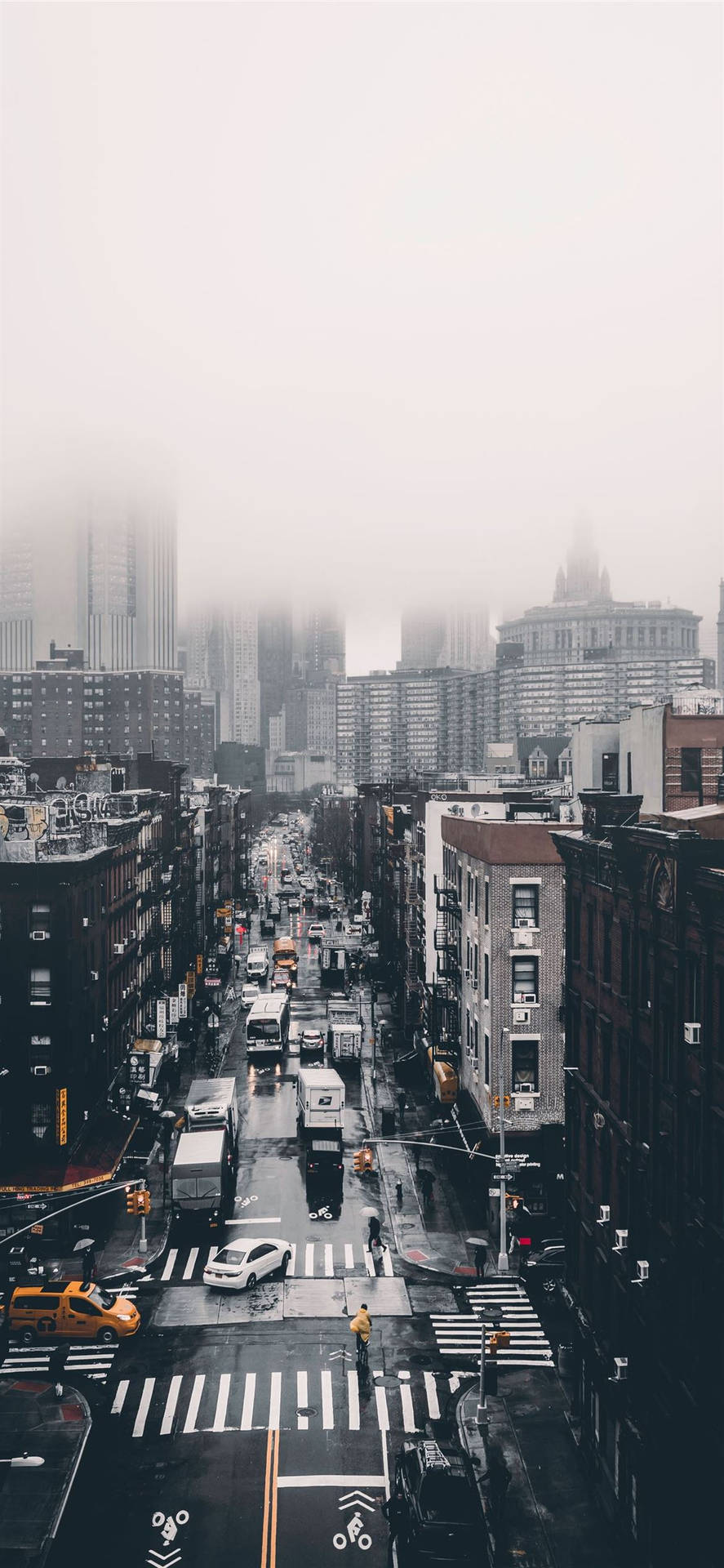 Straße, Hochhäuser, Nebel, Stadt, Vogelperspektive, Hintergrundbild fürs iPhone