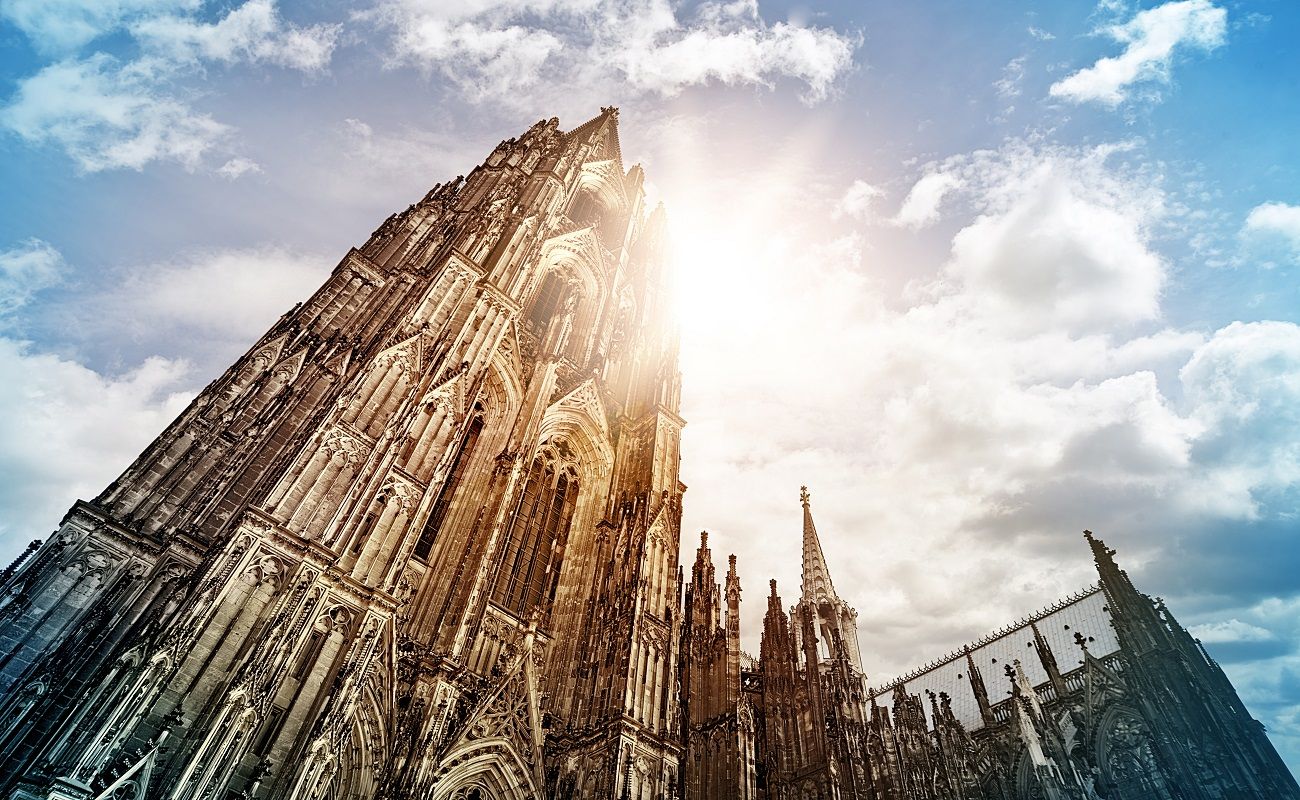 Kölner Dom, Gotik, Gegenlicht, Sonnenstrahlen, Froschperspektive, HD, Windows-Hintergrundbild
