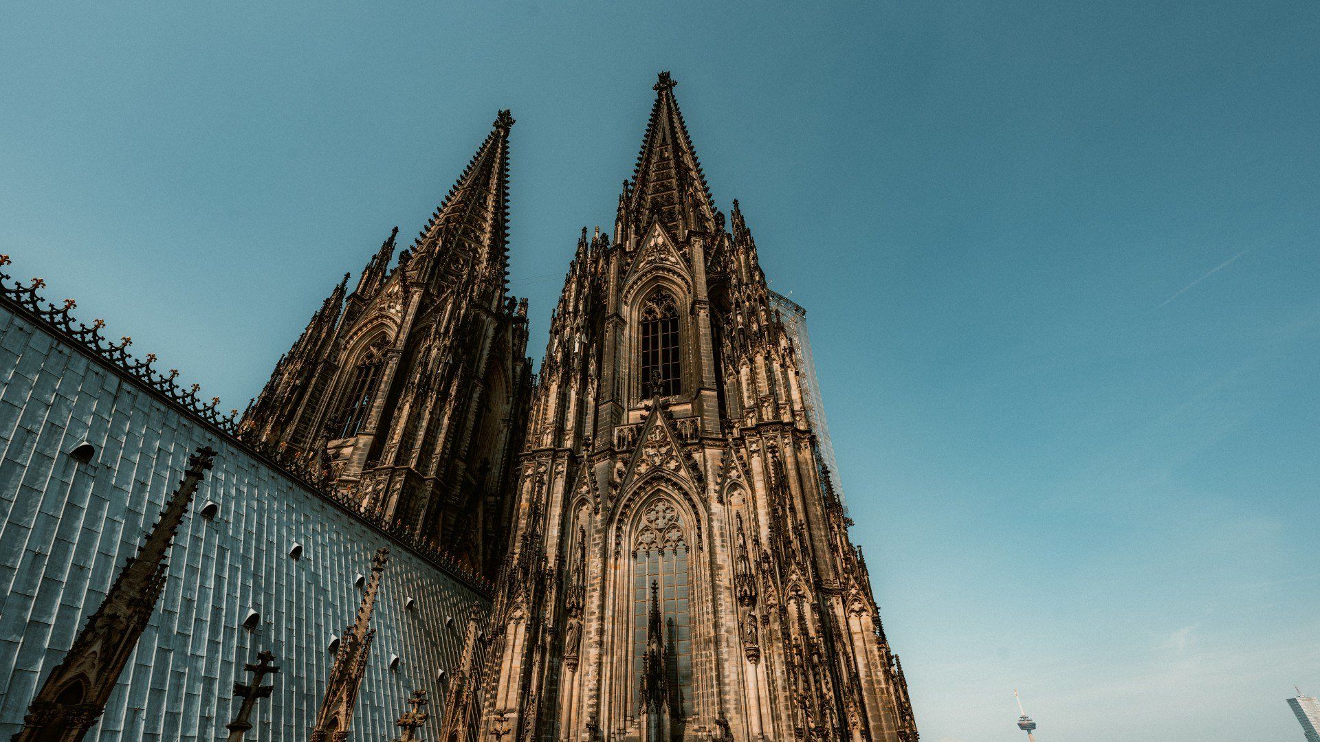 Kölner Dom, Türme, Froschperspektive, Blauer Himmel, Gotik, 1920x1080, Desktop-Hintergrund