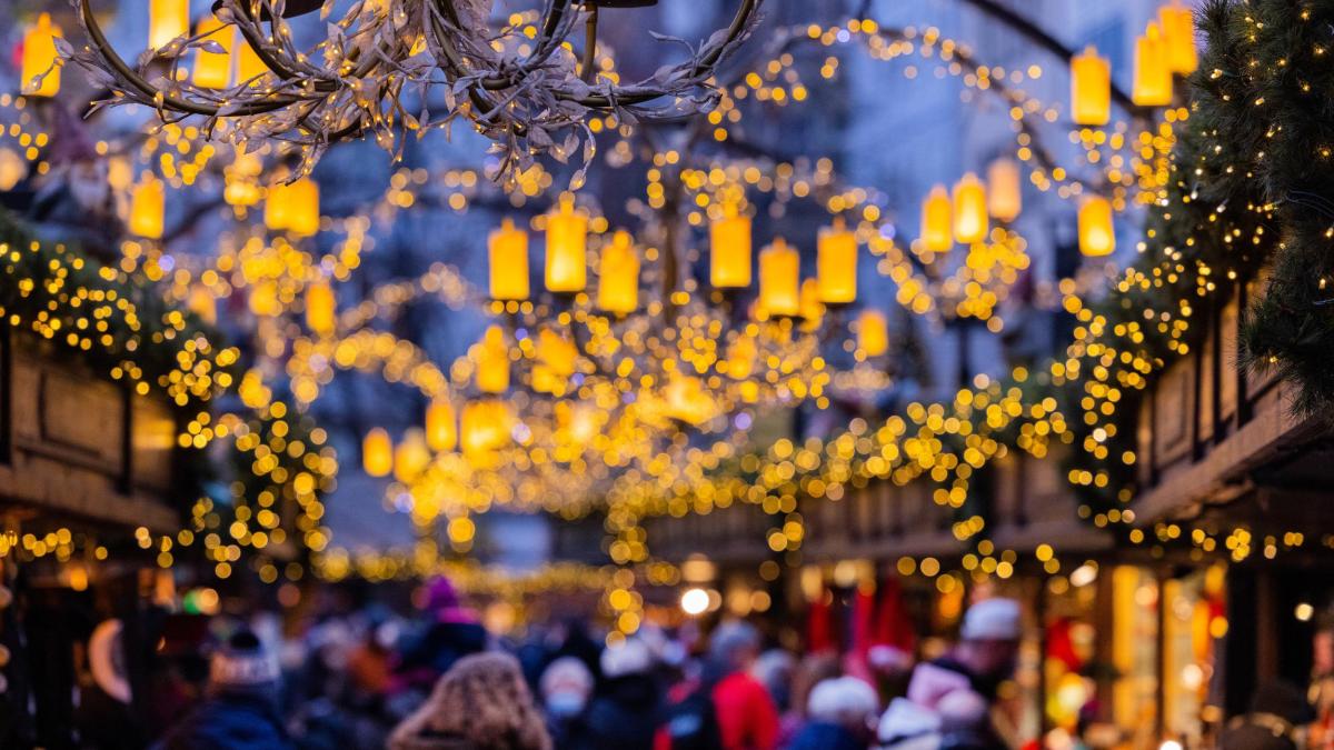 Weihnachtsmarkt, Laternen, Lichterketten, Besucher, Bokeh, Köln, Hintergrundbild