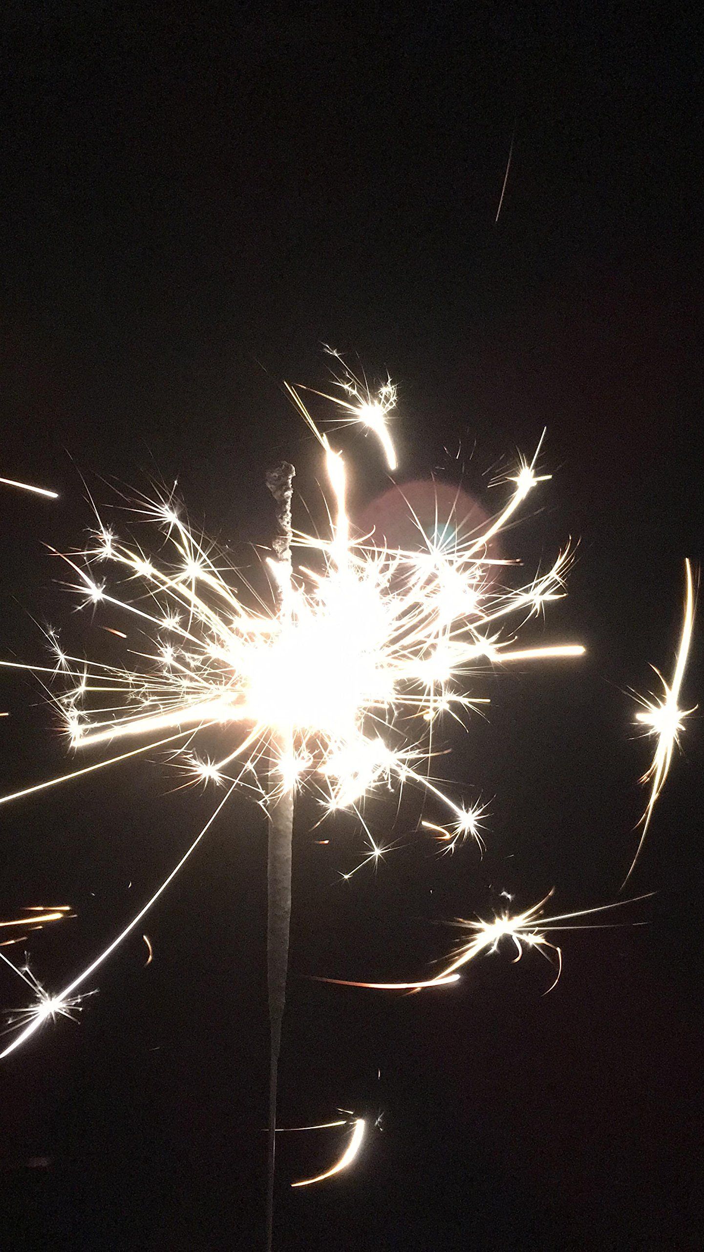 Funkenregen, Schwarzer Hintergrund, Weißes Licht, Nahaufnahme, Sperrbildschirm fürs iPhone