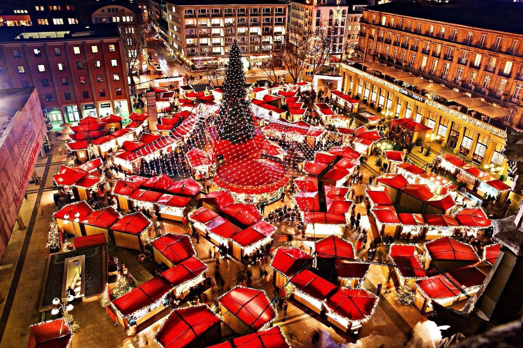 Weihnachtsmarkt am Kölner Dom, Roncalliplatz, Weihnachtsbaum, Rote Dächer, Luftaufnahme, Nacht, HD-PC-Hintergrundbild