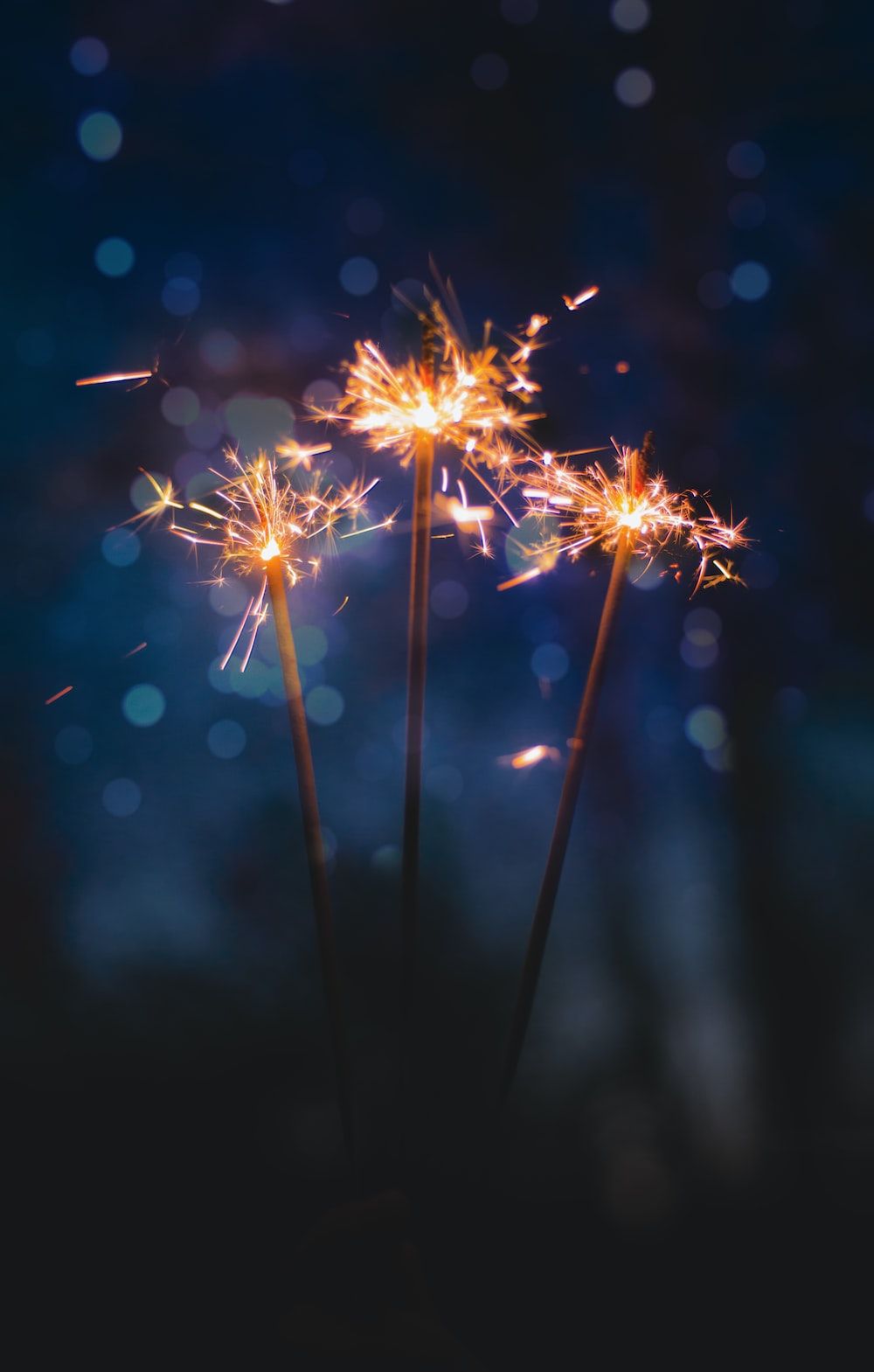 Funken, Bokeh, Dunkelblau, Nacht, Mehrere Wunderkerzen, HD, Sperrbildschirm fürs iPhone