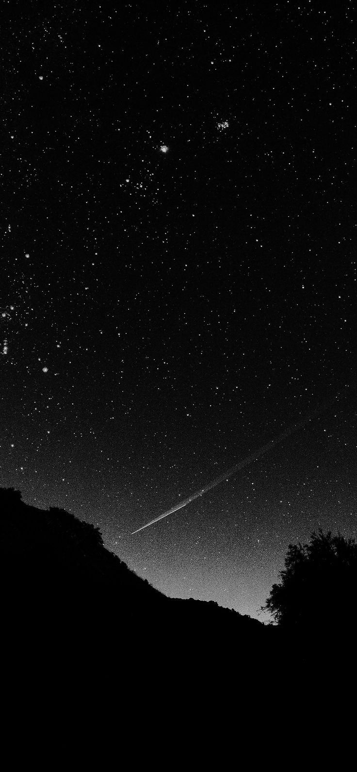 Sternschnuppe, Hügel-Silhouette, Sternenhimmel, Nacht, Schwarzweiß, Hintergrundbild fürs Handy