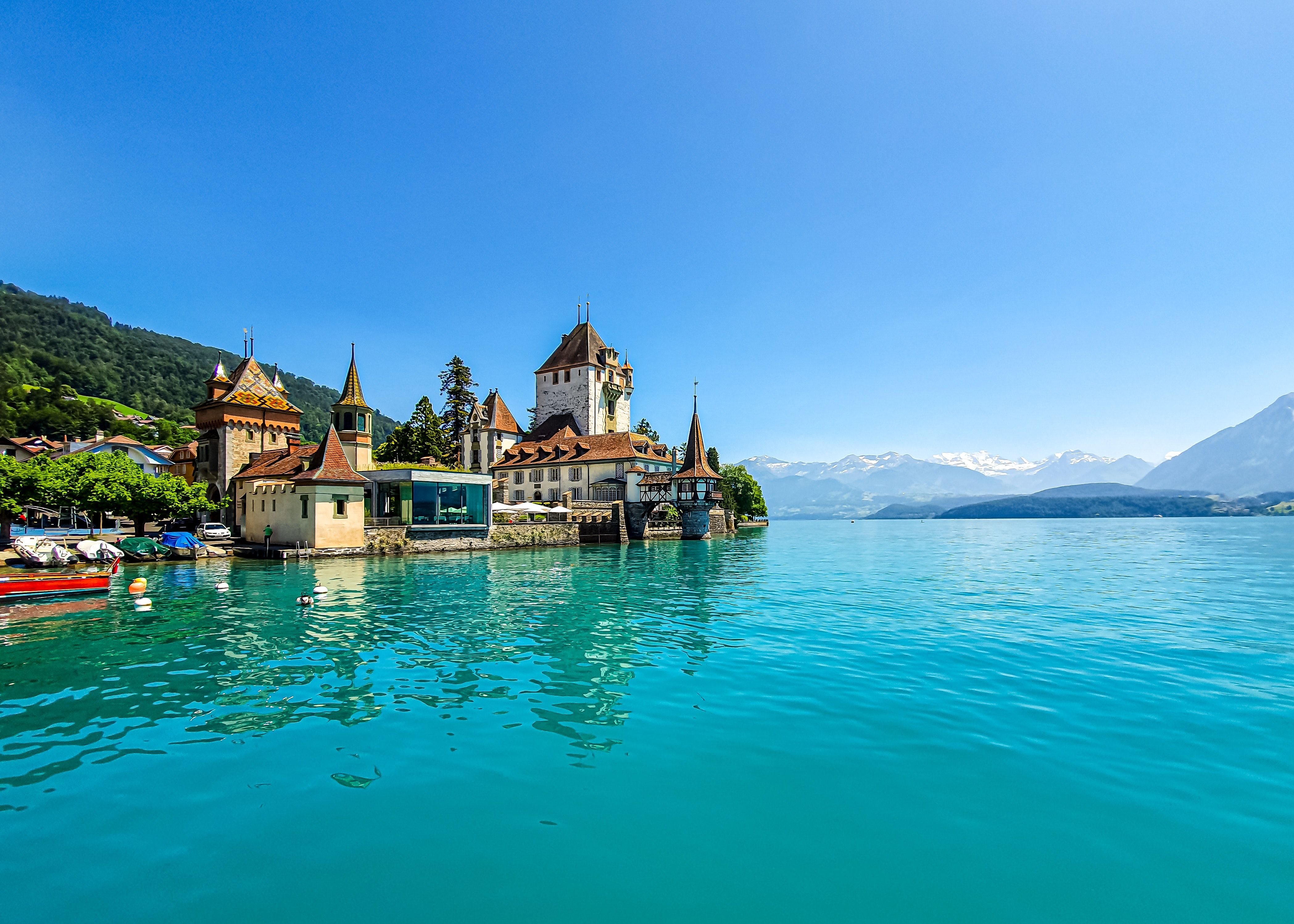 Schloss Oberhofen, Thunersee, Schweiz, Türkisblaues Wasser, Schloss, 4K-Hintergrundbild für PC