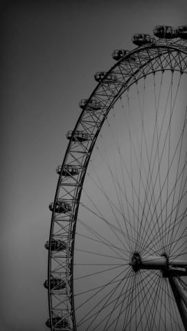 Riesenrad, Schwarz-Weiß, Grauer Himmel, Minimalistisch, Speichen, Hintergrundbild fürs Handy