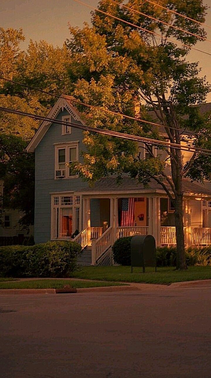 Einfamilienhaus, Bäume, Abendlicht, Vorstadt, Goldene Stunde, HD, Handy-Hintergrund