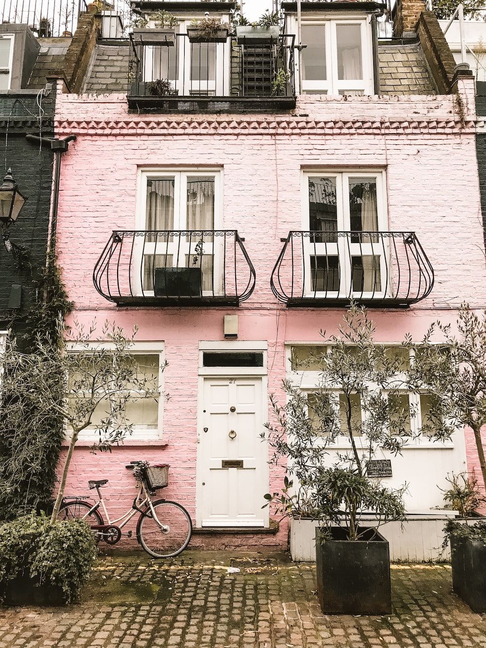 Rosa Haus, Stadthaus, Fahrrad, Pflanzen, Fassade, HD, Hintergrundbild fürs Tablet
