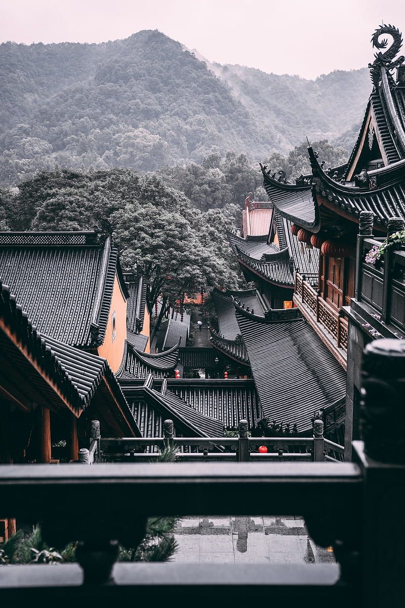 Traditionelle Dächer, Berge, Asiatische Architektur, Grün, Nebel, HD, iPhone-Hintergrundbild