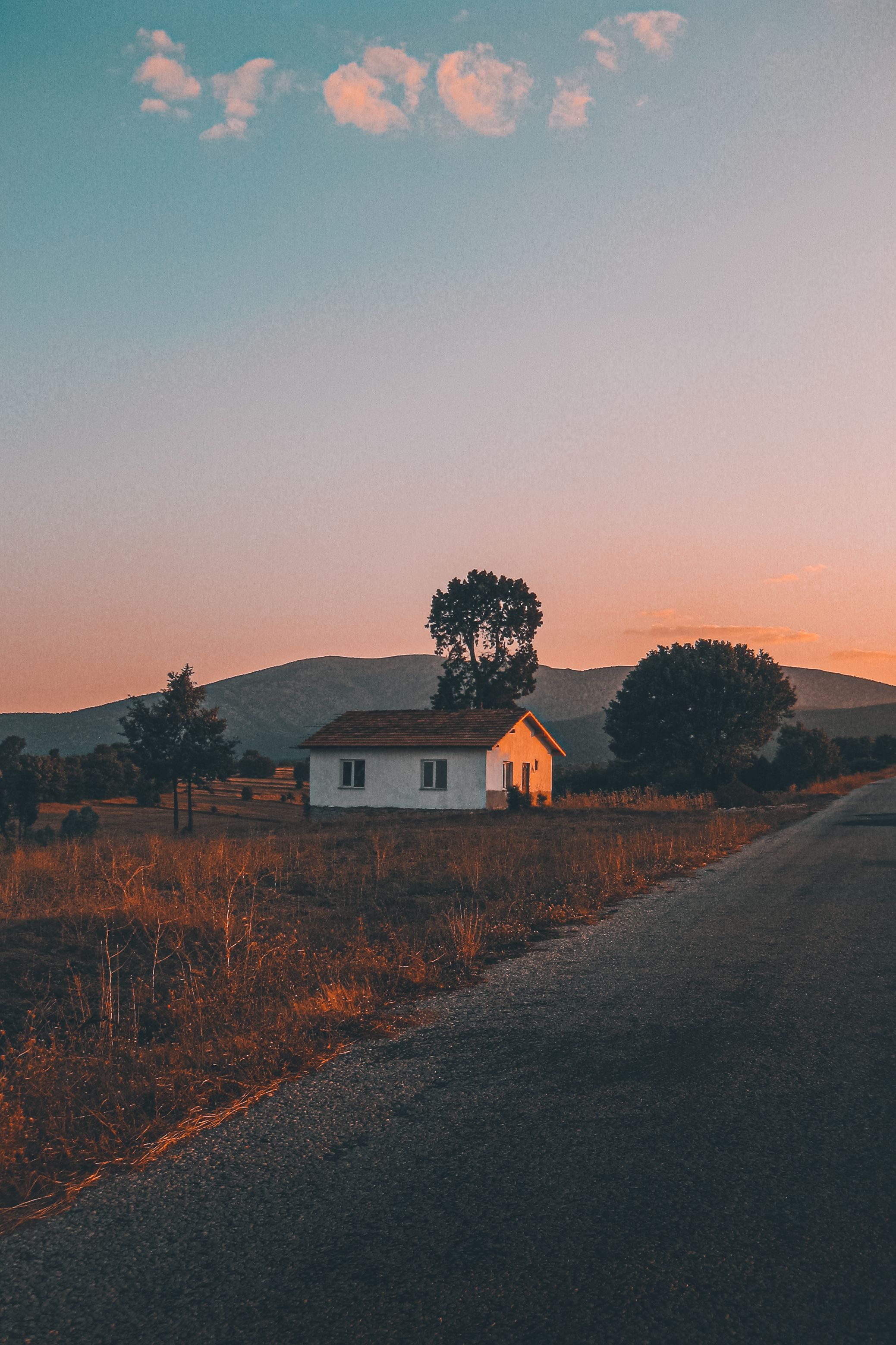 Kleines Haus, Landschaft, Sonnenuntergang, Straße, Ländlich, Hintergrundbild fürs Tablet