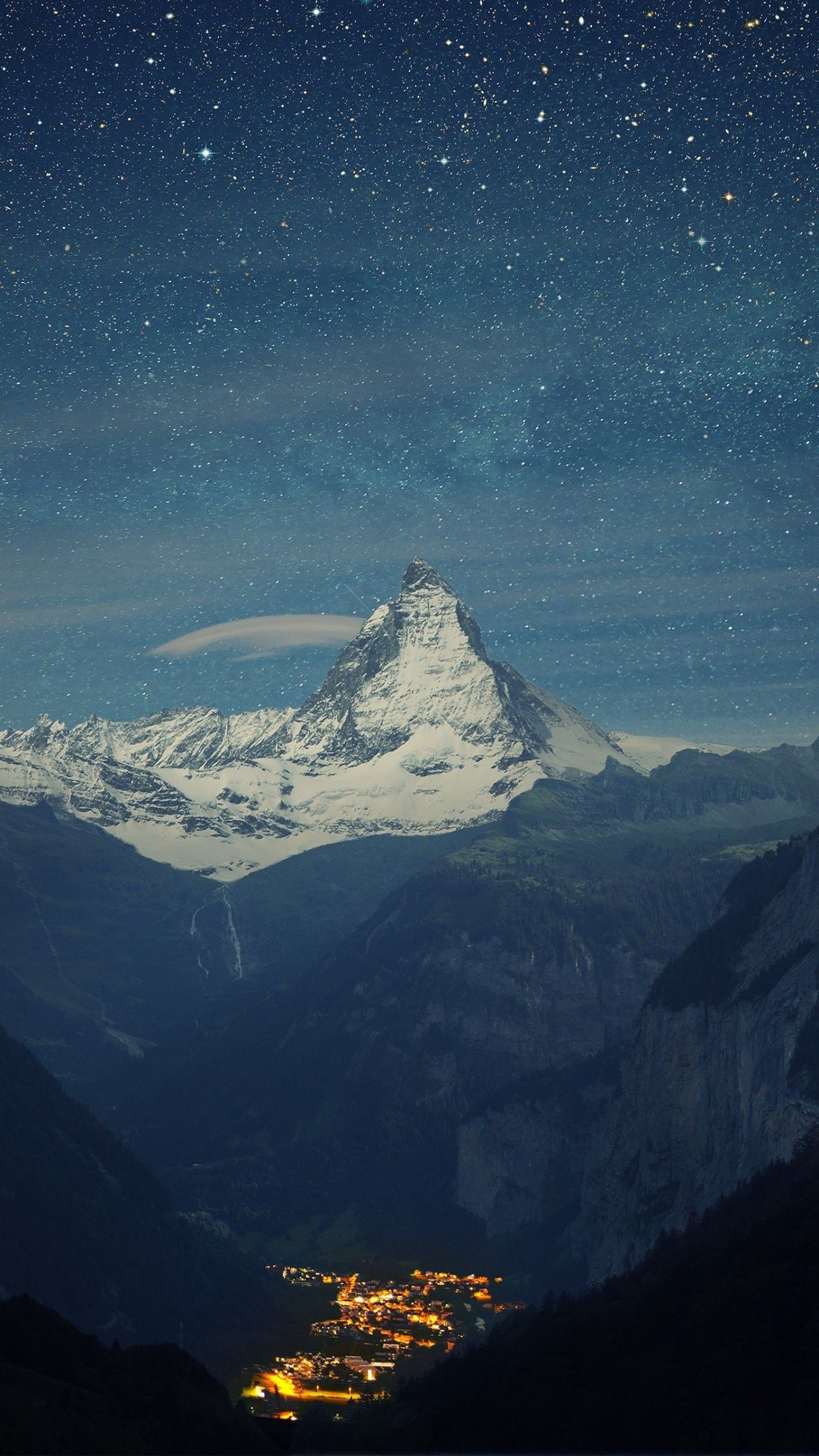 Matterhorn, Zermatt, Sternenhimmel, Nacht, Lichter, QHD+, Hintergrundbild fürs Handy