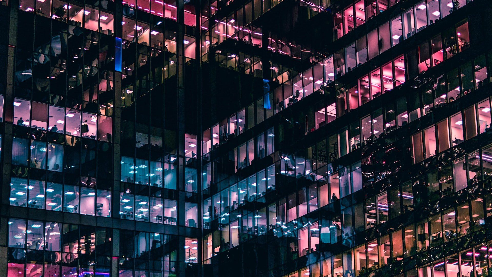 Bürogebäude, Fenster, Nacht, Stadt, Beleuchtung, Architektur, Rosa Licht, 1920x1080, PC-Hintergrundbild