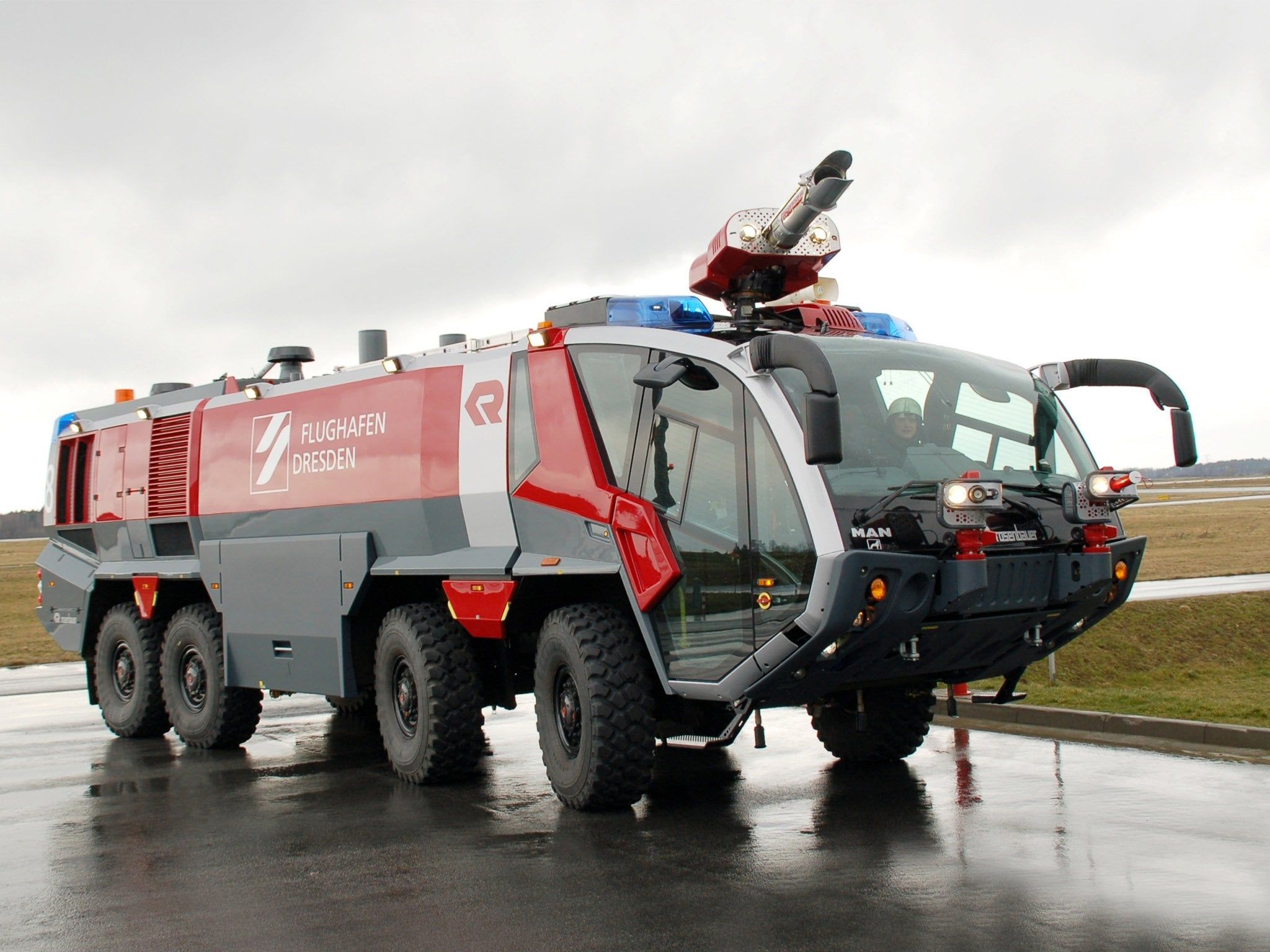 Rosenbauer Panther, Flugfeldlöschfahrzeug, Werkfeuerwehr, Nasser Asphalt, Full HD, Tablet-Hintergrund