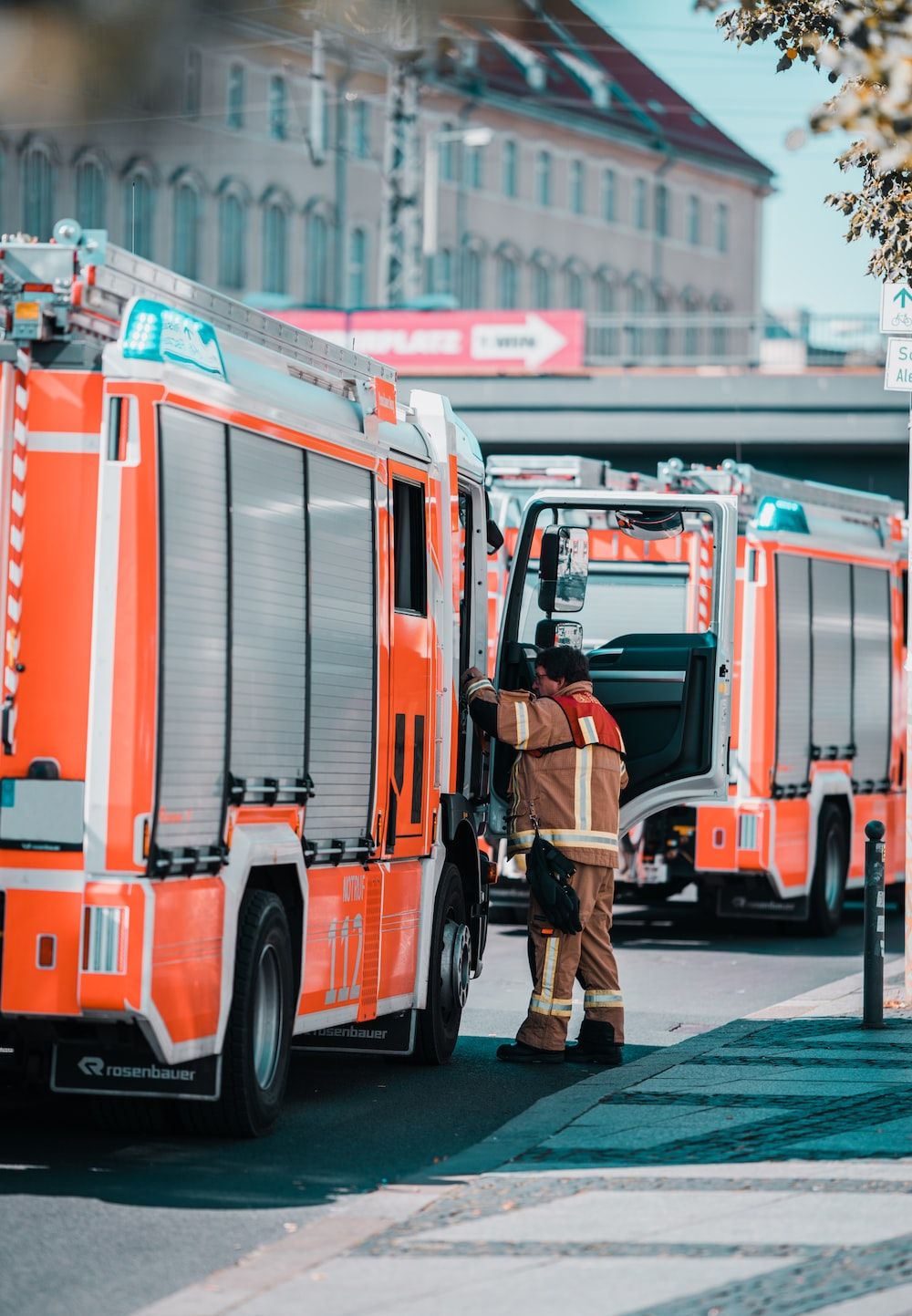 Feuerwehrfahrzeuge, Feuerwehrmann, Gerätefächer, Feuerwache, Hintergrundbild fürs iPad