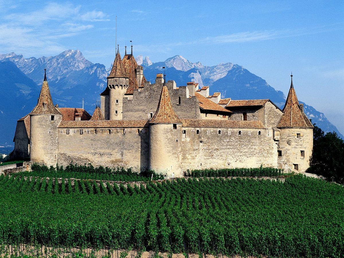 Schloss Aigle, Weinberge, Waadt, Schweiz, Alpen, Hintergrundbild für iPad und Tablet