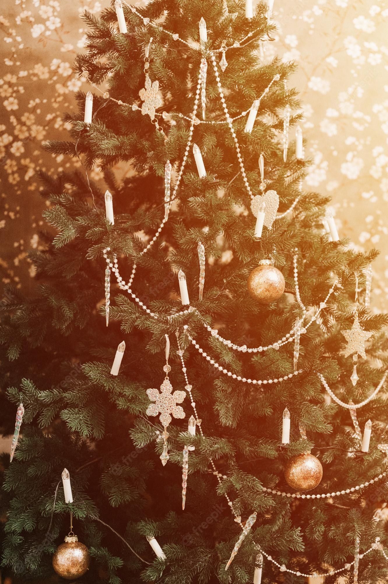 Christbaum, Lametta, Schneeflocken-Anhänger, Vintage, Warmes Licht, Full HD, iPhone-Hintergrundbild