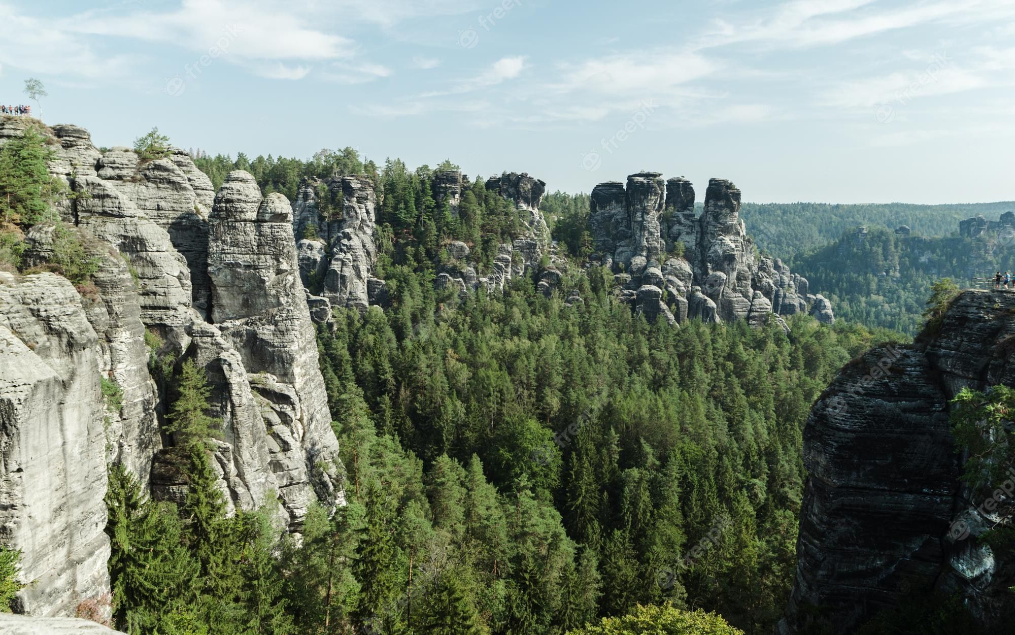 Sächsische Schweiz, Elbsandsteingebirge, Felstürme, Wald, Ausblick, Full HD, MacBook-Hintergrundbild