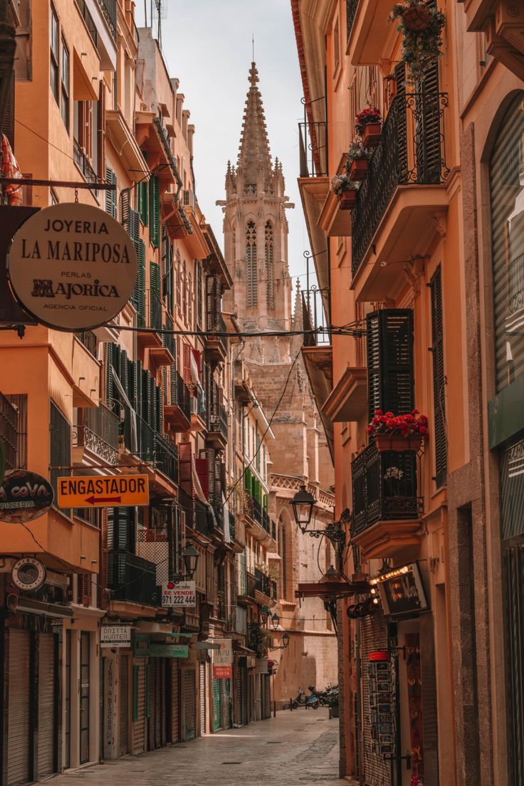 Palma, Altstadtgasse, Kirchturm, Mallorca, Gotik, Architektur, Android-Hintergrundbild