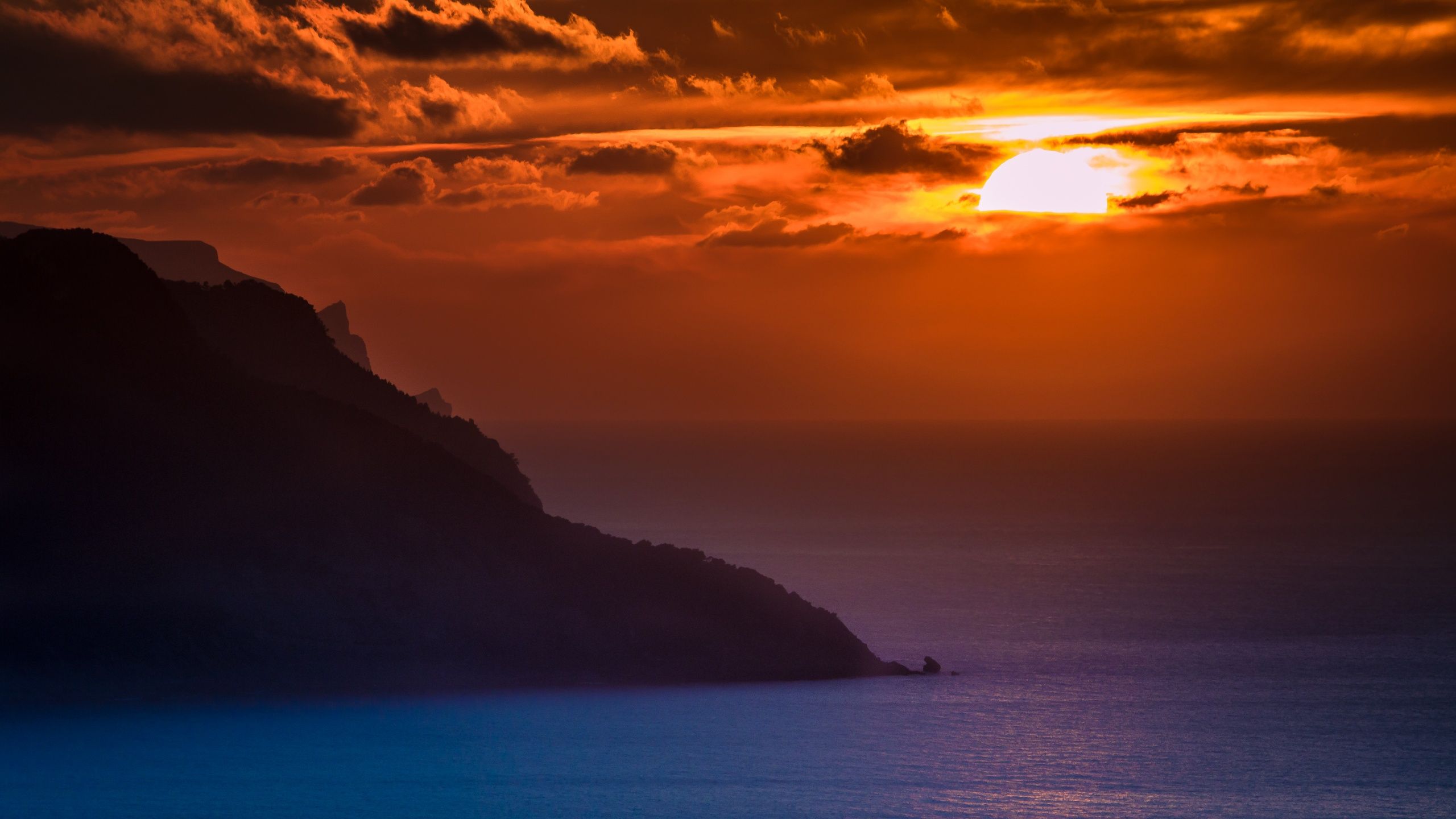 Mallorca, Sonnenuntergang, Steilküste, Orange Himmel, Meer, Silhouette, 2560x1440, Desktop-Hintergrund