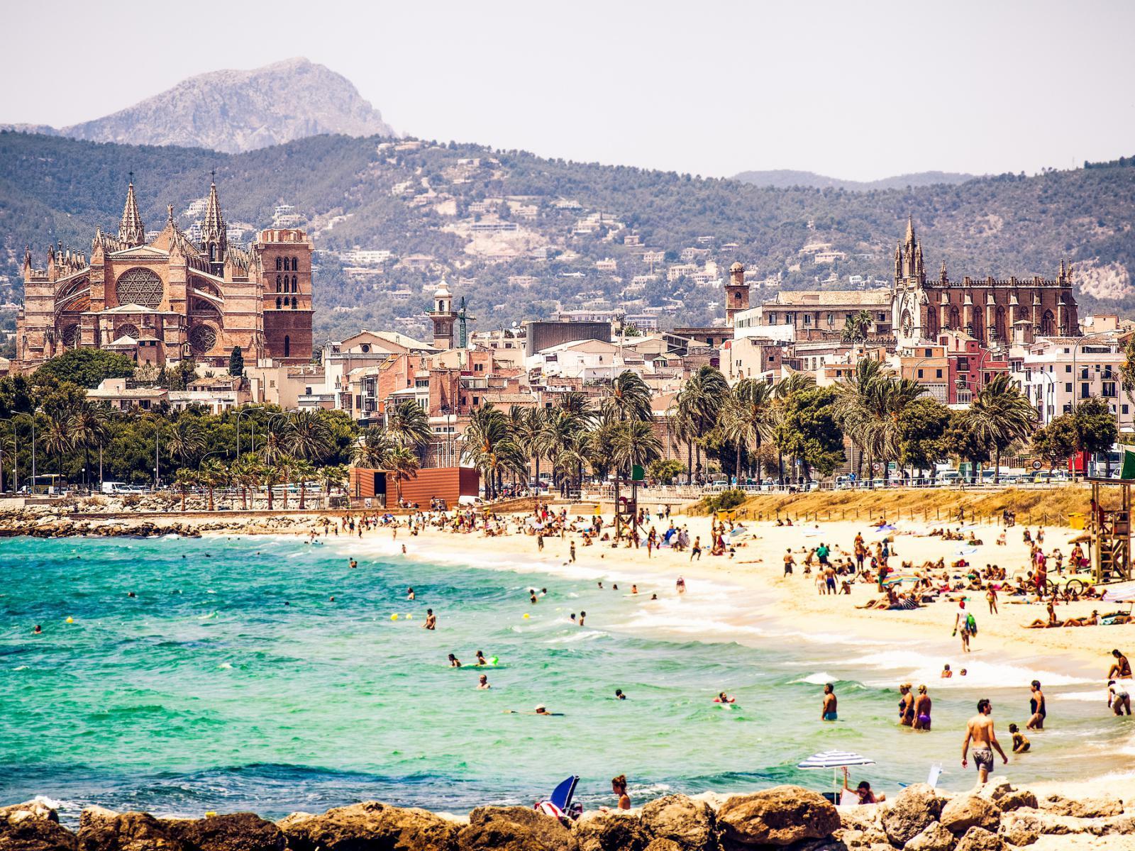 Kathedrale von Palma, La Seu, Palma, Mallorca, Stadtstrand, Badegäste, Hintergrundbild fürs iPad