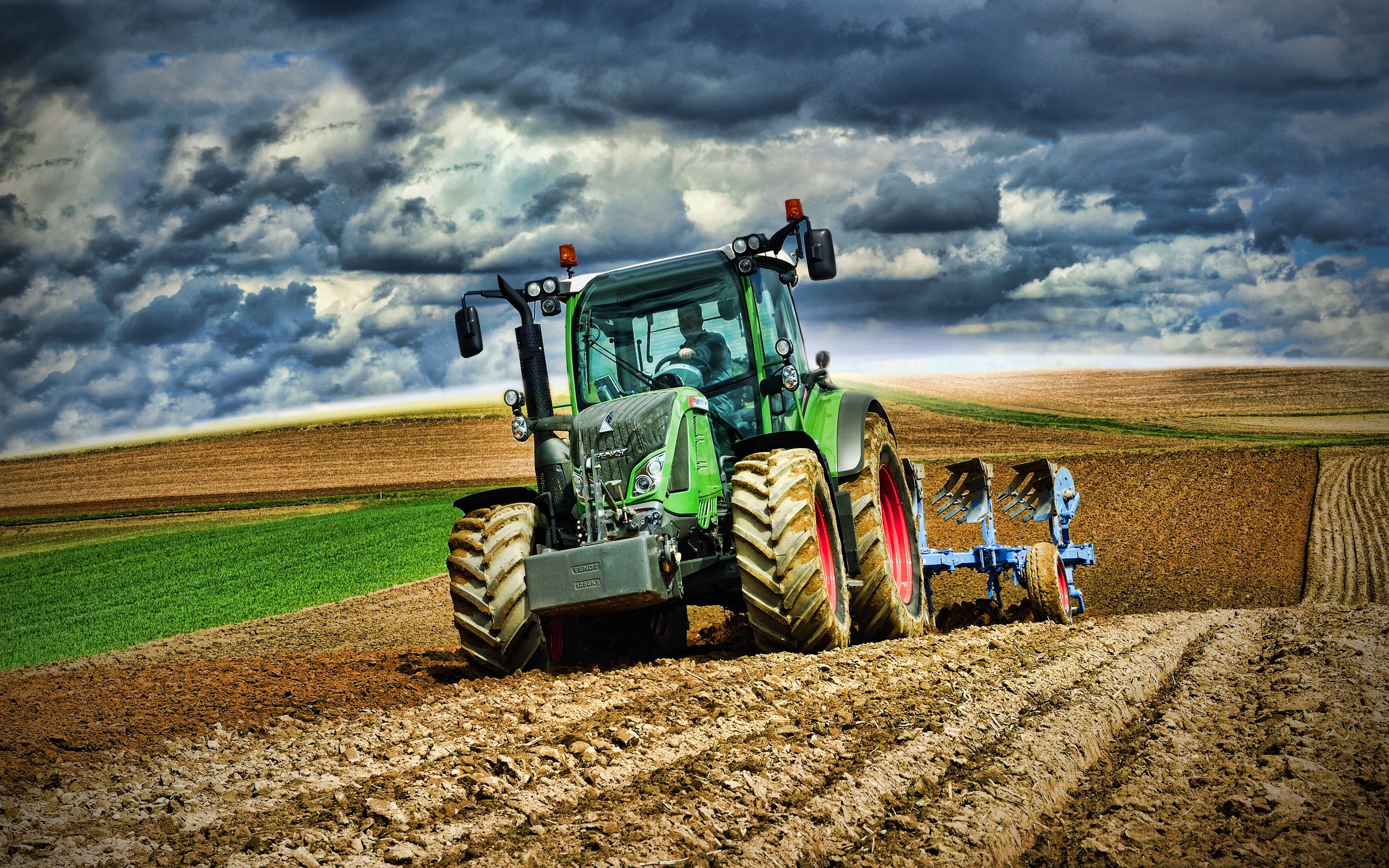 Fendt, Traktor, Pflug, Acker, Dramatischer Himmel, 16:10, 4K-Hintergrundbild für den Desktop